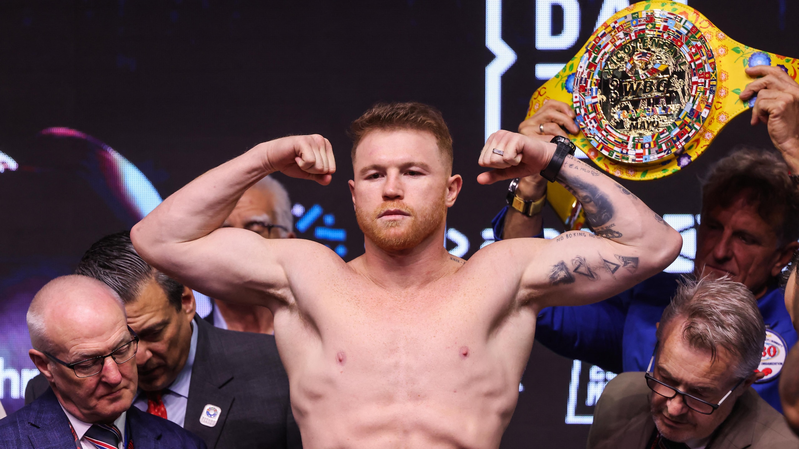 BOX-KSA-MIDDLE-CANELO-SCULL-WEIGH IN BOX-KSA-MIDDLE-CANELO-SCULL-WEIGH IN