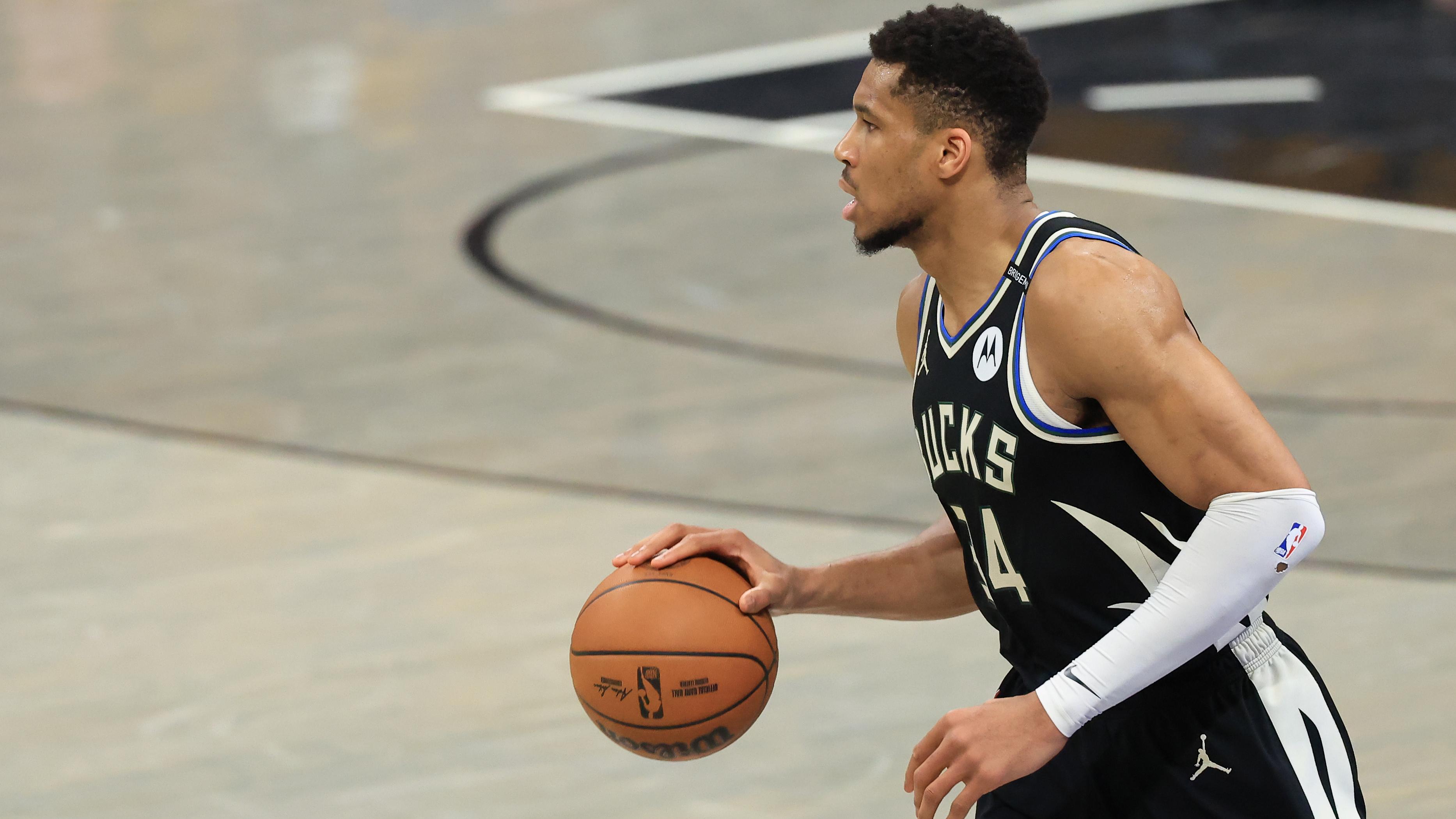 Giannis 'Locked In' With Bucks Amid Knicks Trade Talk
