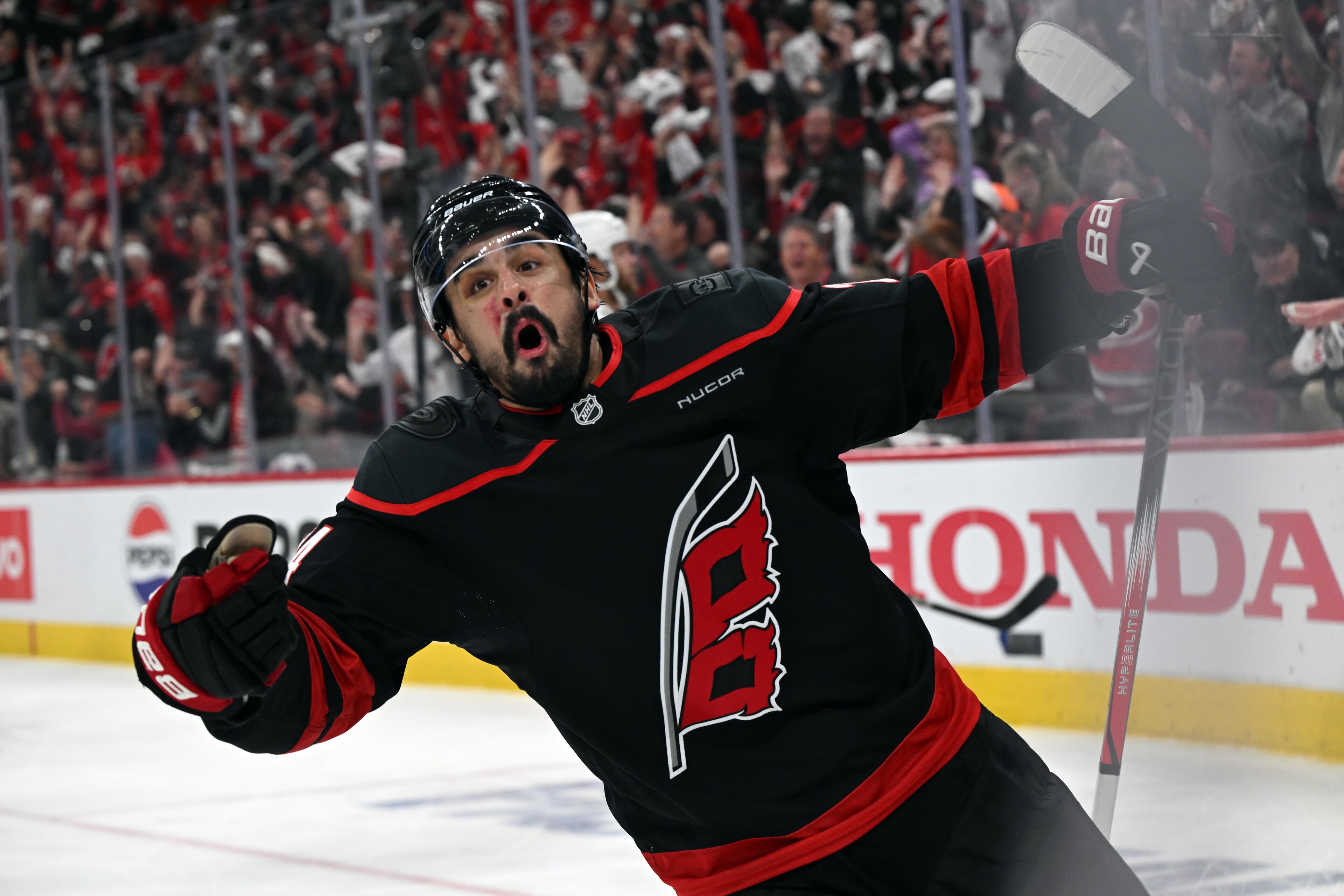 NHL: MAY 28 Stanley Cup Playoffs Eastern Conference Final Panthers at Hurricanes