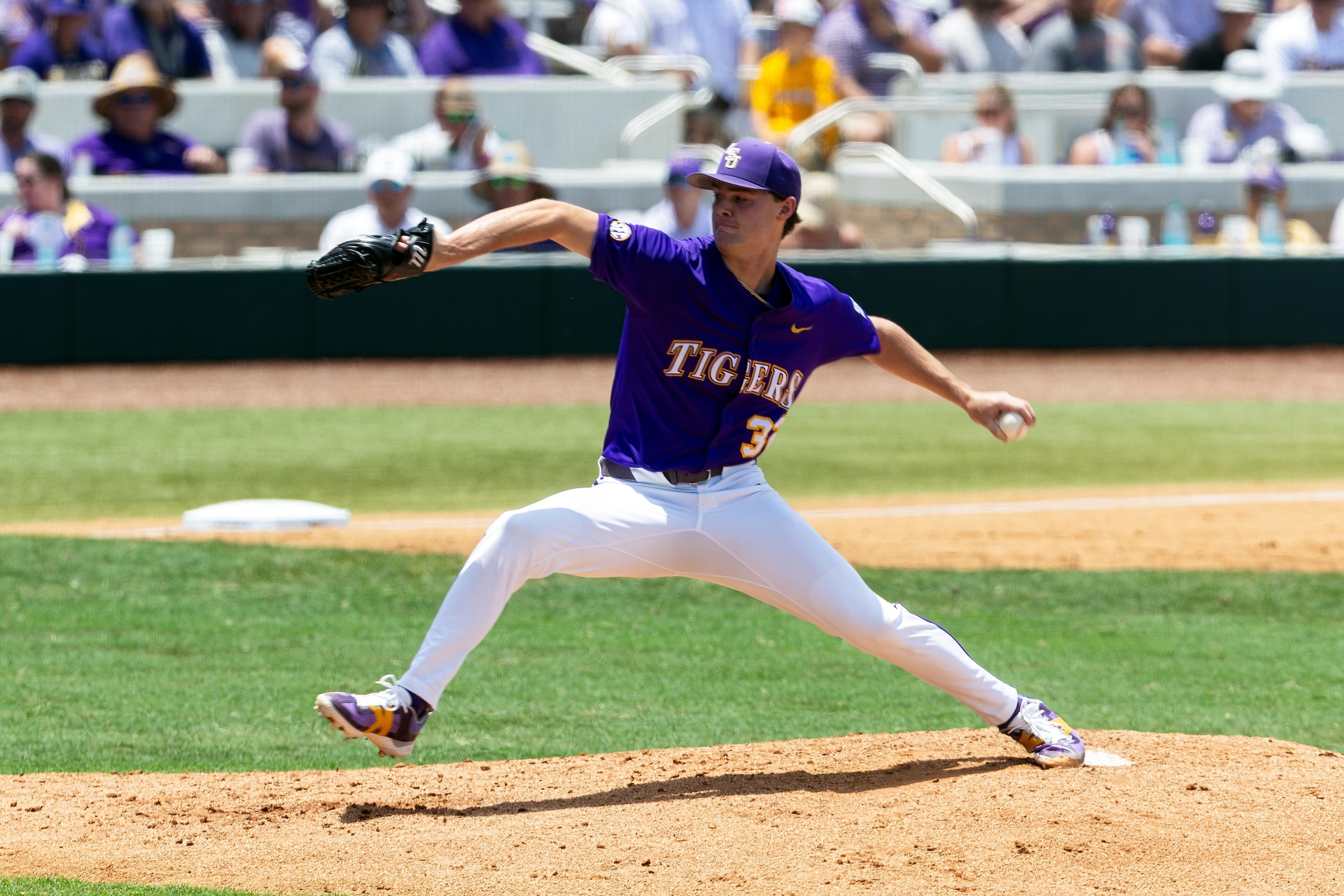 NCAA BASEBALL: JUN 07 Division I Super Regional - LSU vs West Virginia