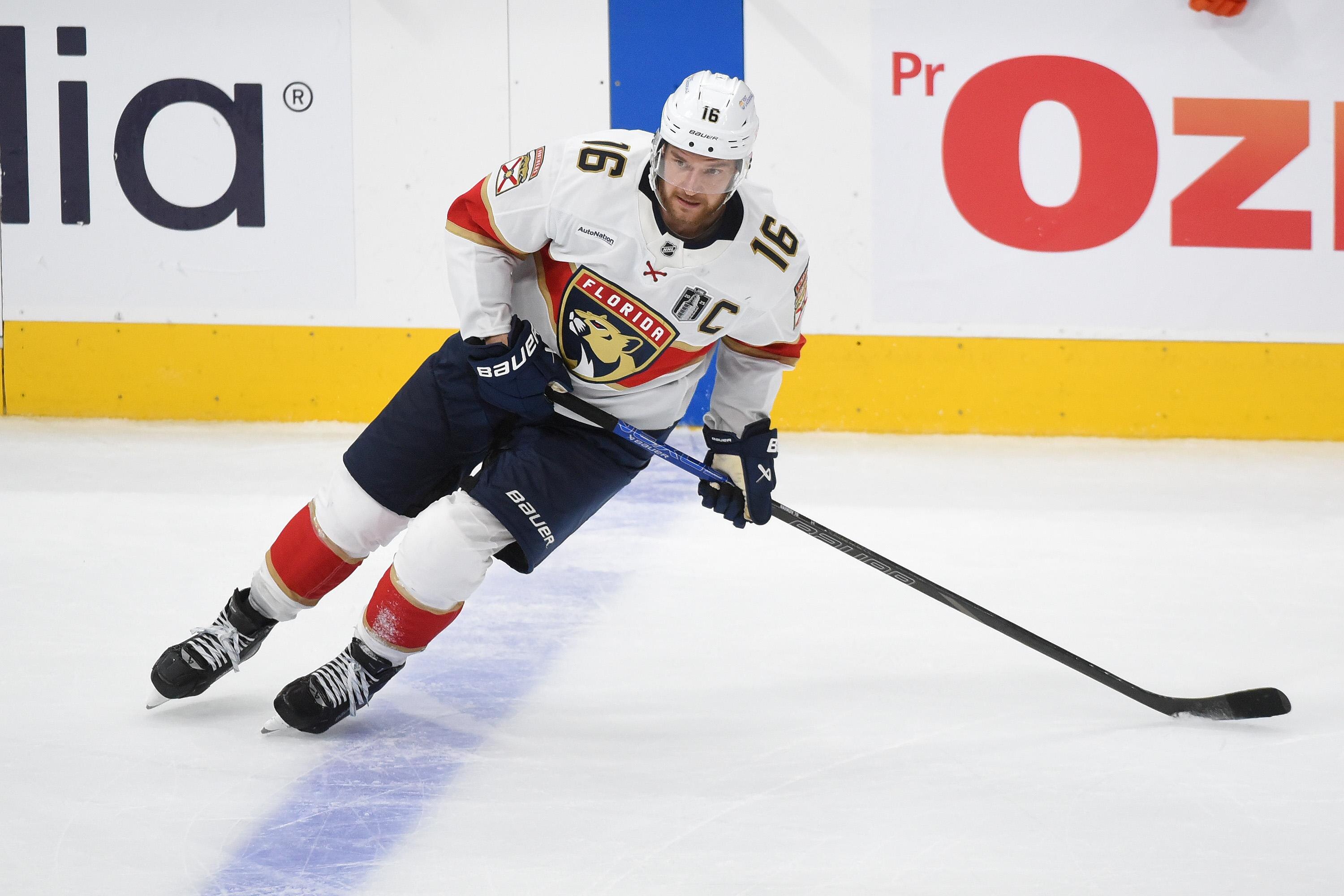 Aleksander Barkov Wins 2024-25 Selke Trophy for 2nd Straight Season, Clancy Award