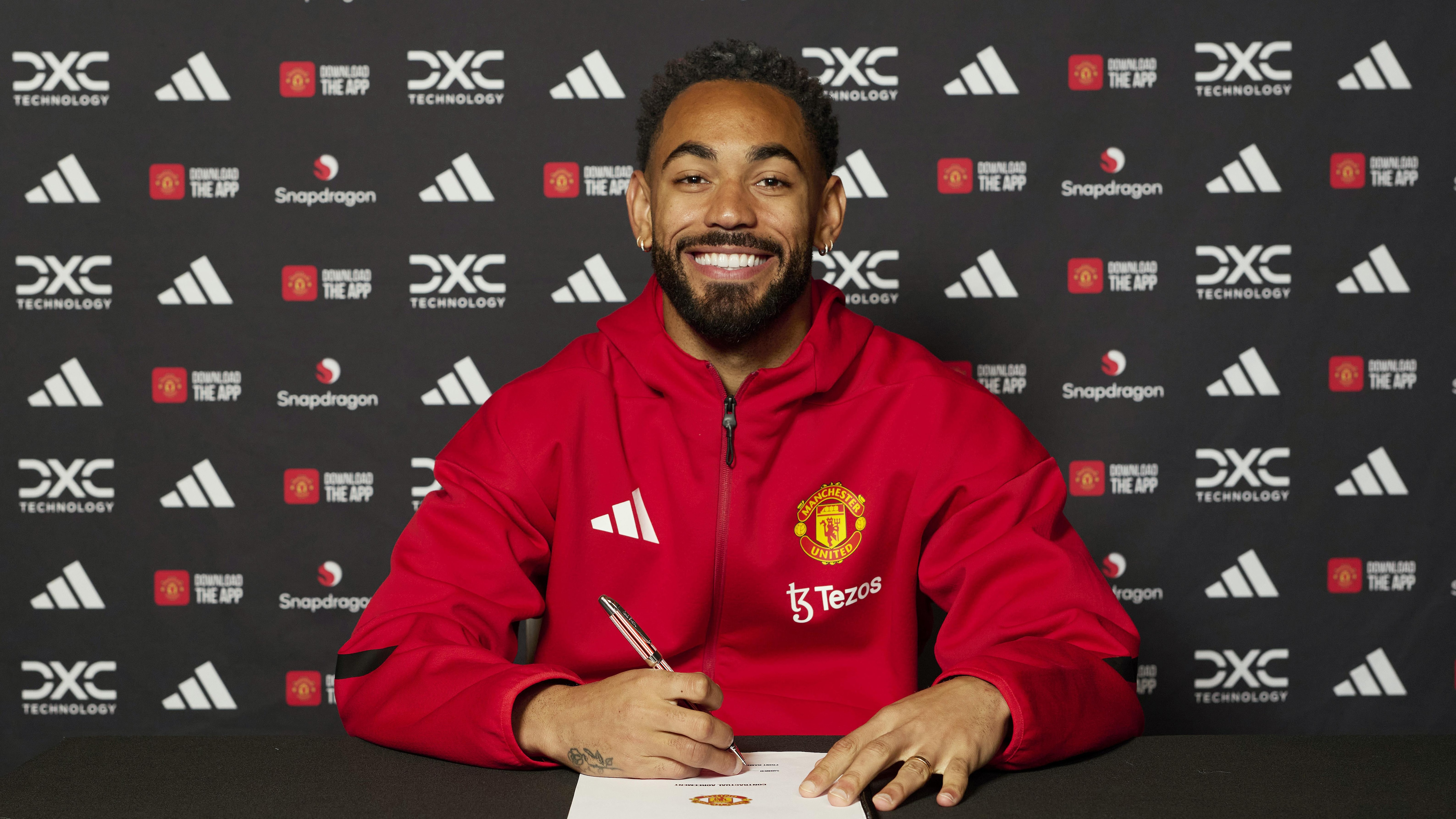 Manchester United Unveil New Signing Matheus Cunha
