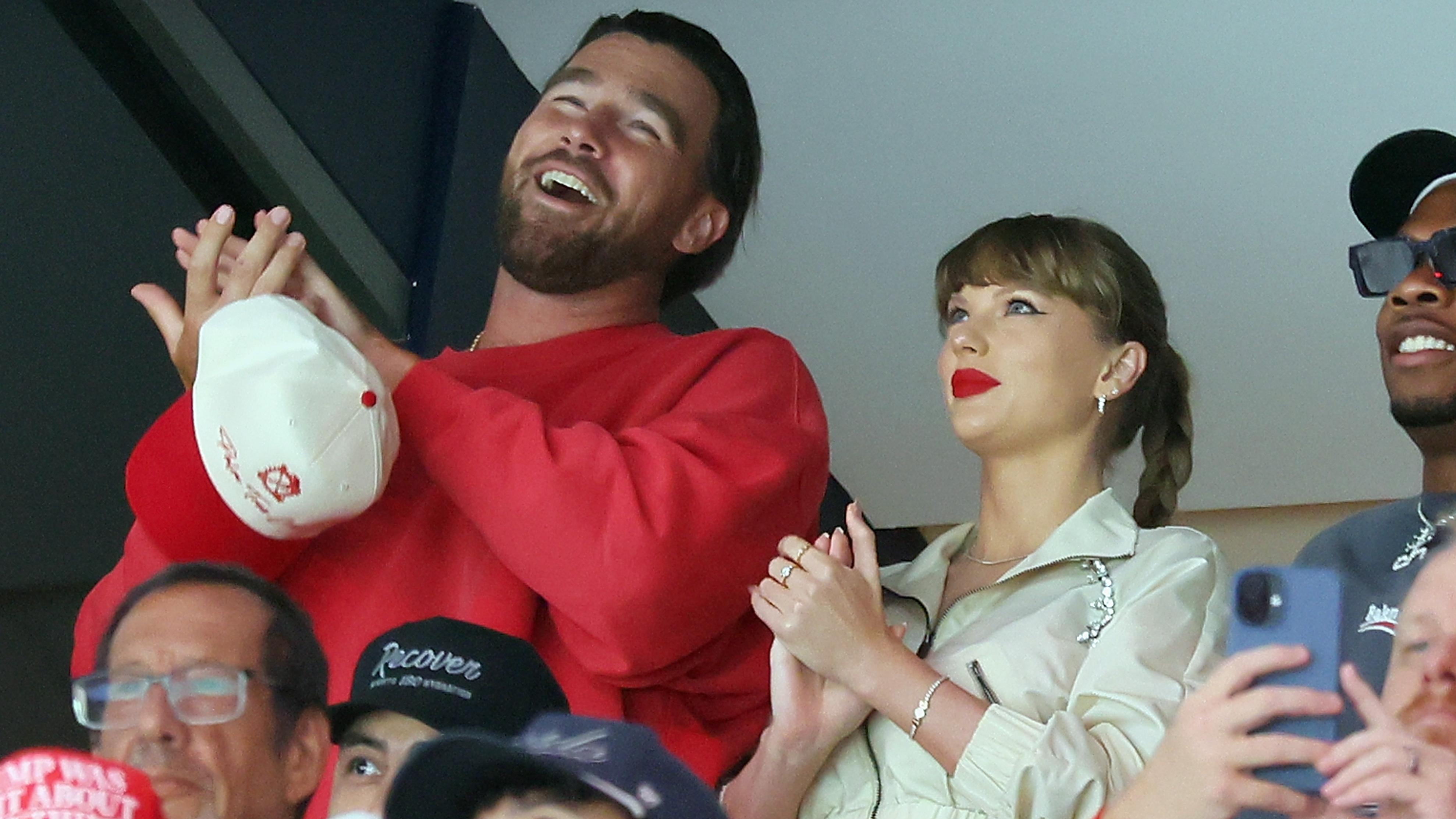Travis Kelce, Taylor Swift, Mahomes Watch Dylan Raiola, Nebraska vs. Cincinnati in KC