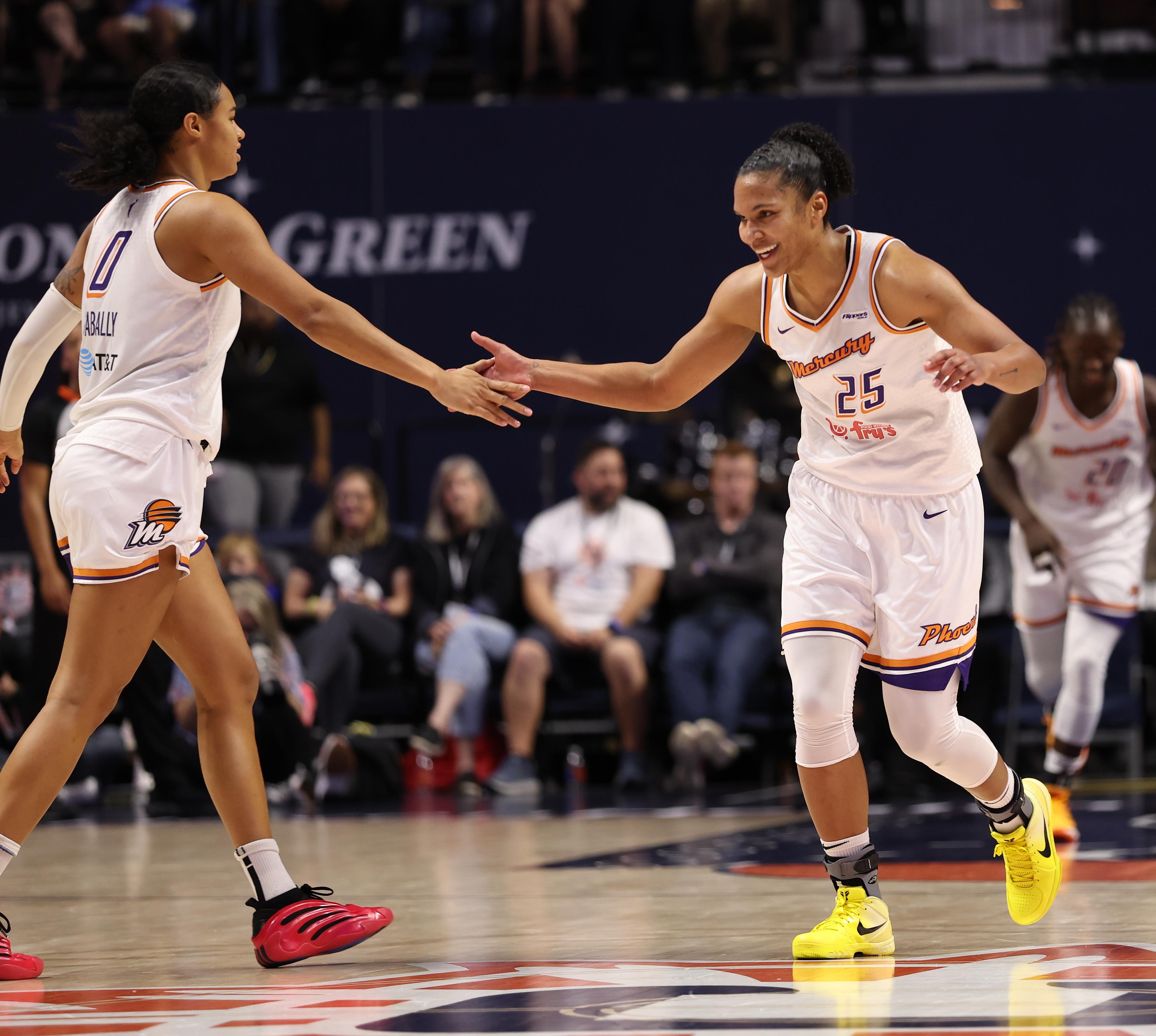 Phoenix Mercury v Connecticut Sun
