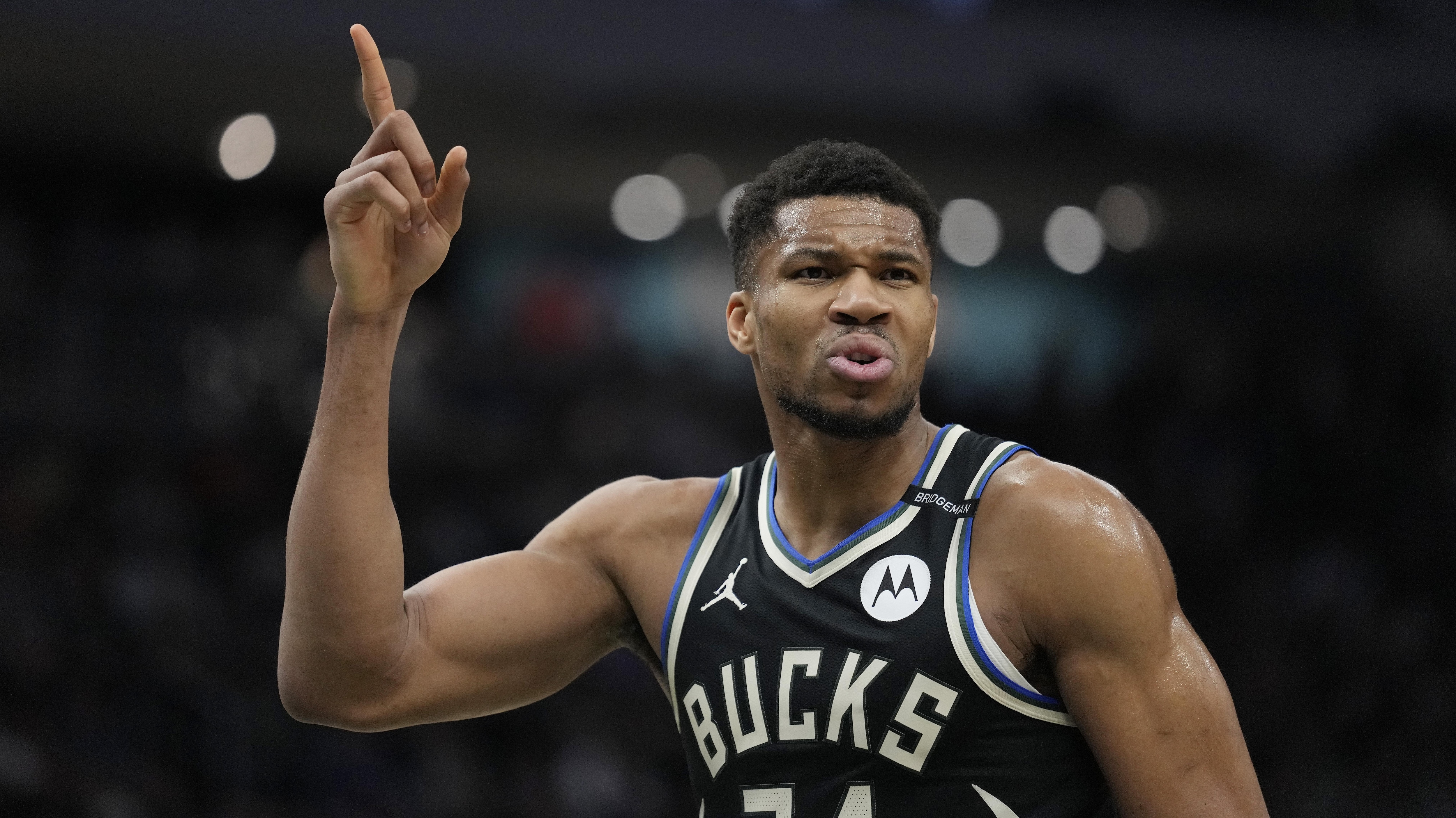 New York Knicks v Milwaukee Bucks