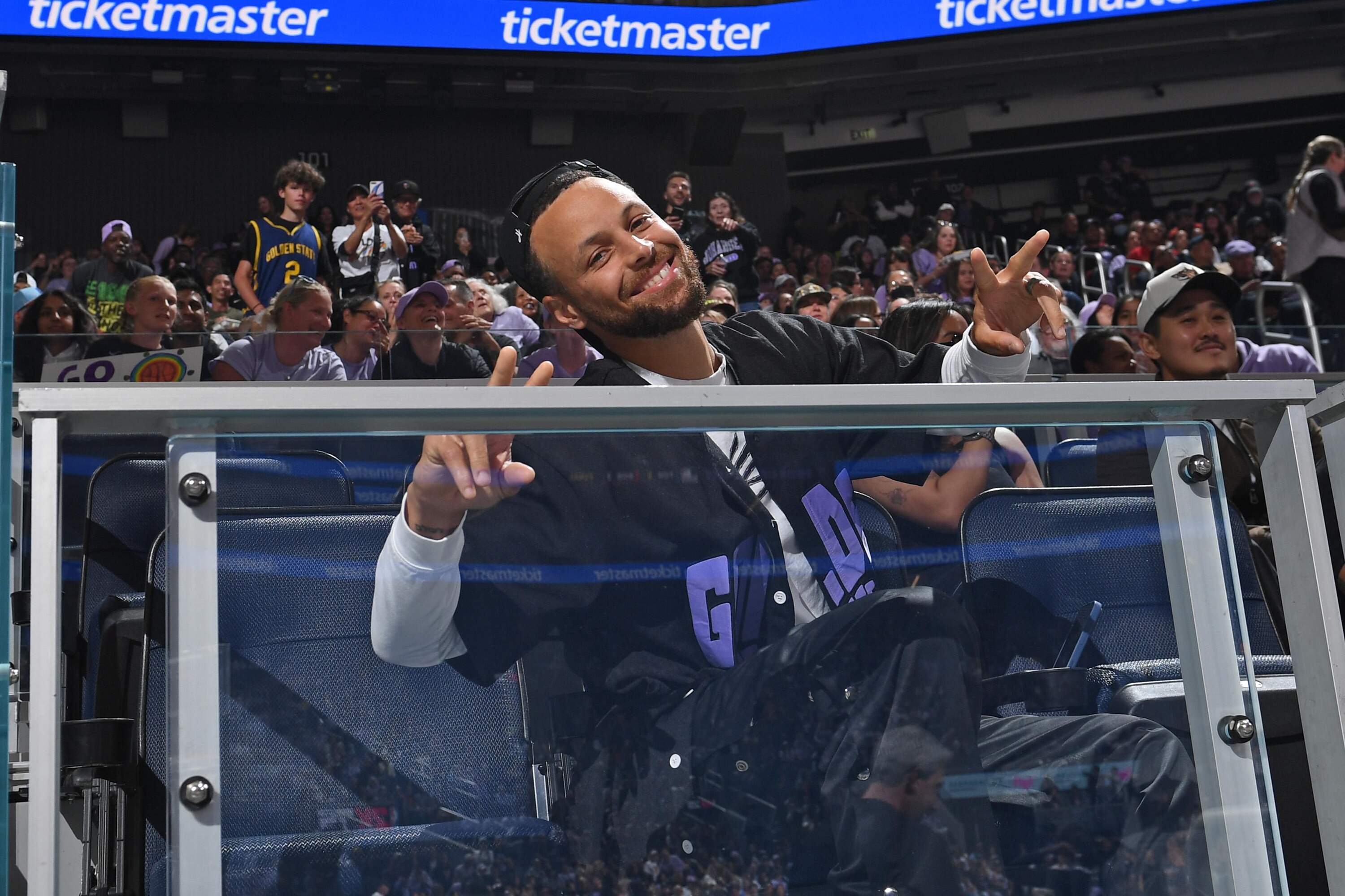 Warriors' Stephen Curry Attends Valkyries vs. Storm on Video Amid NBA Offseason