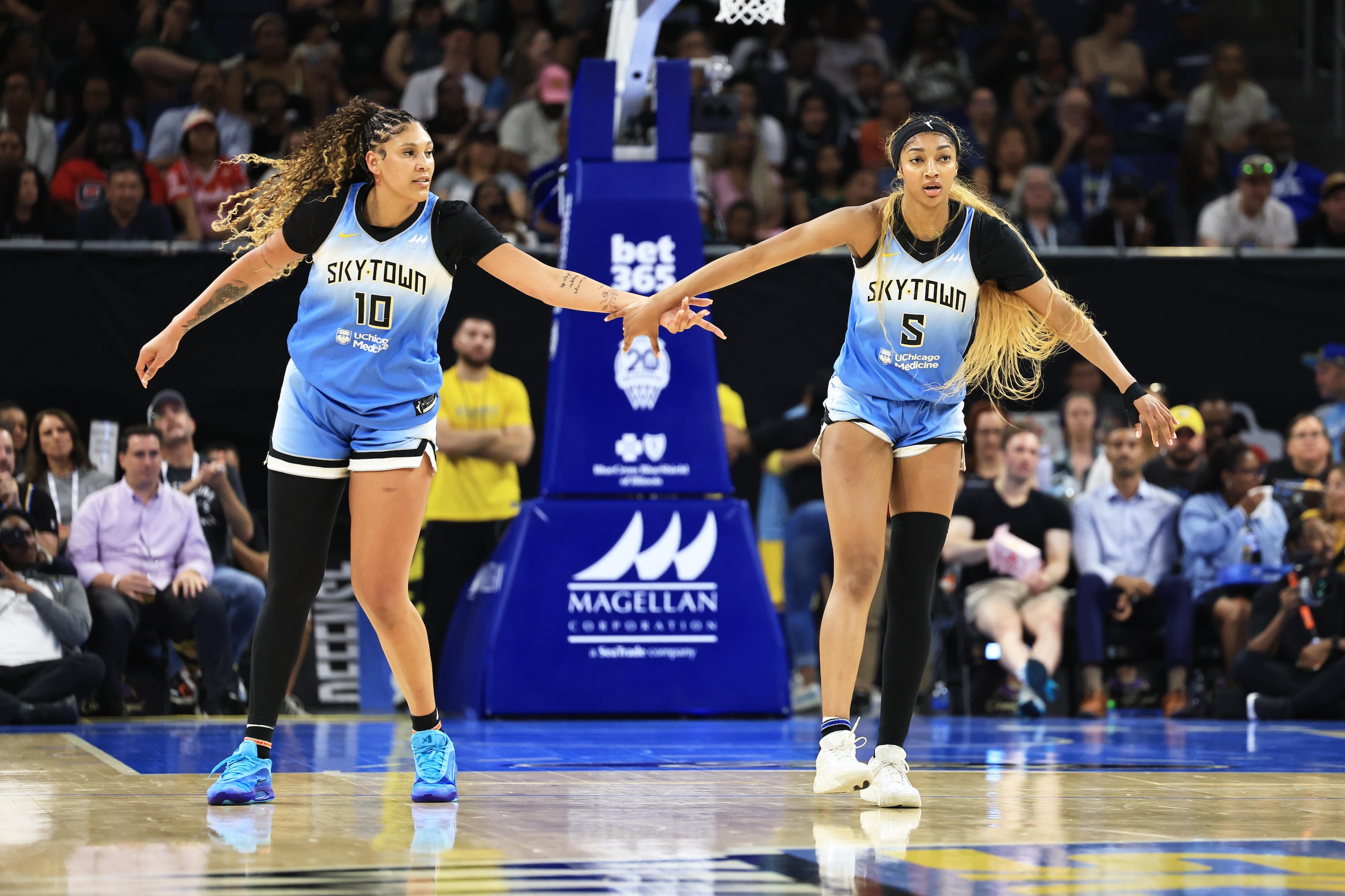 Minnesota Lynx v Chicago Sky Minnesota Lynx v Chicago Sky