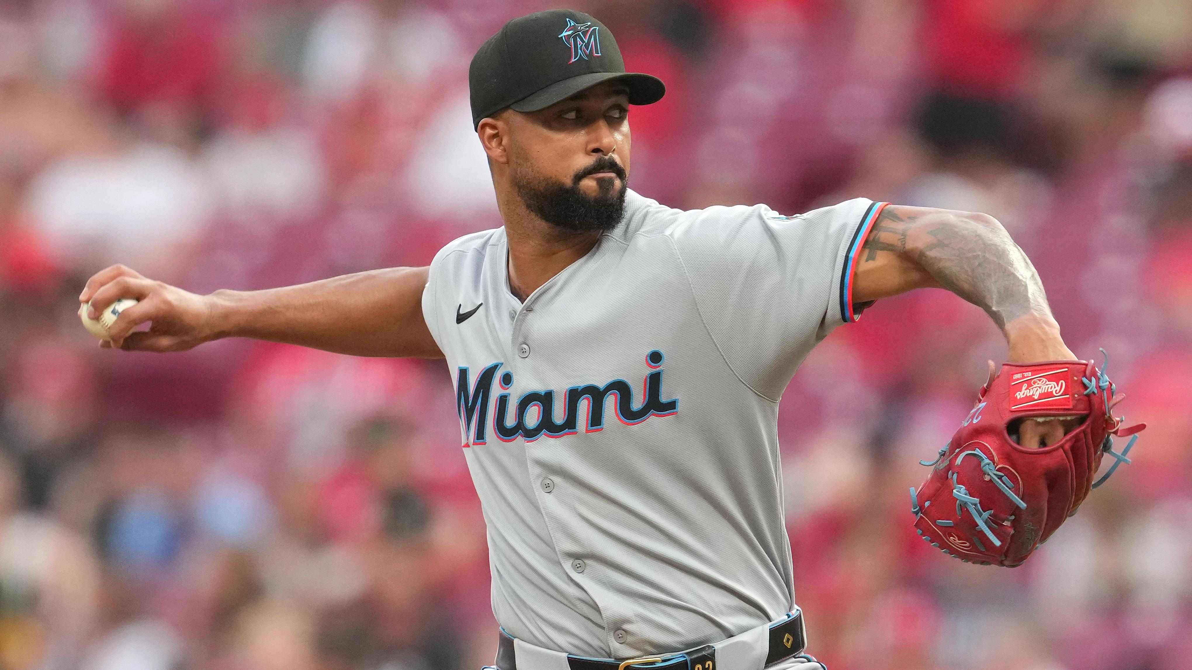 Miami Marlins v Cincinnati Reds