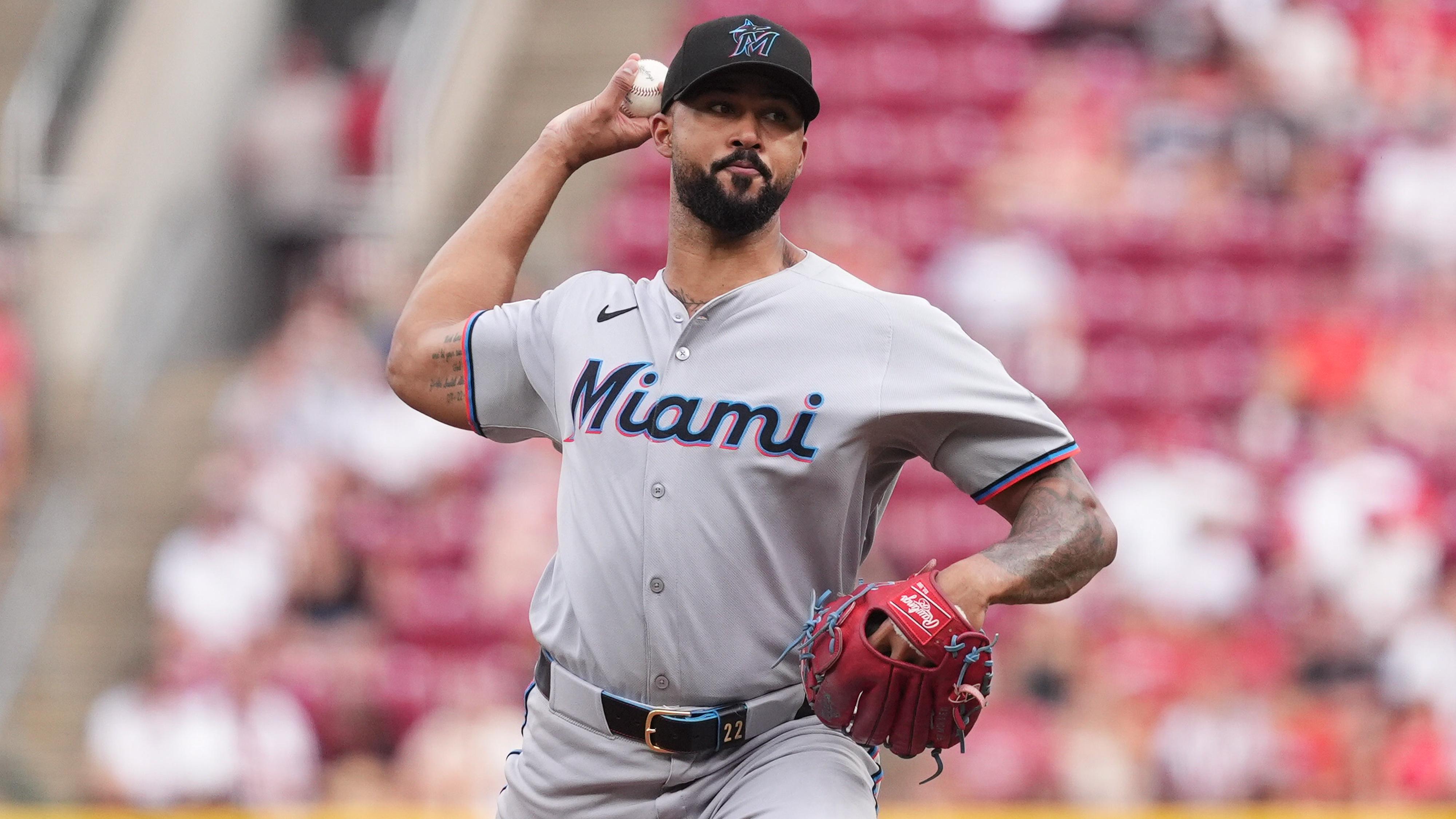 Miami Marlins v Cincinnati Reds