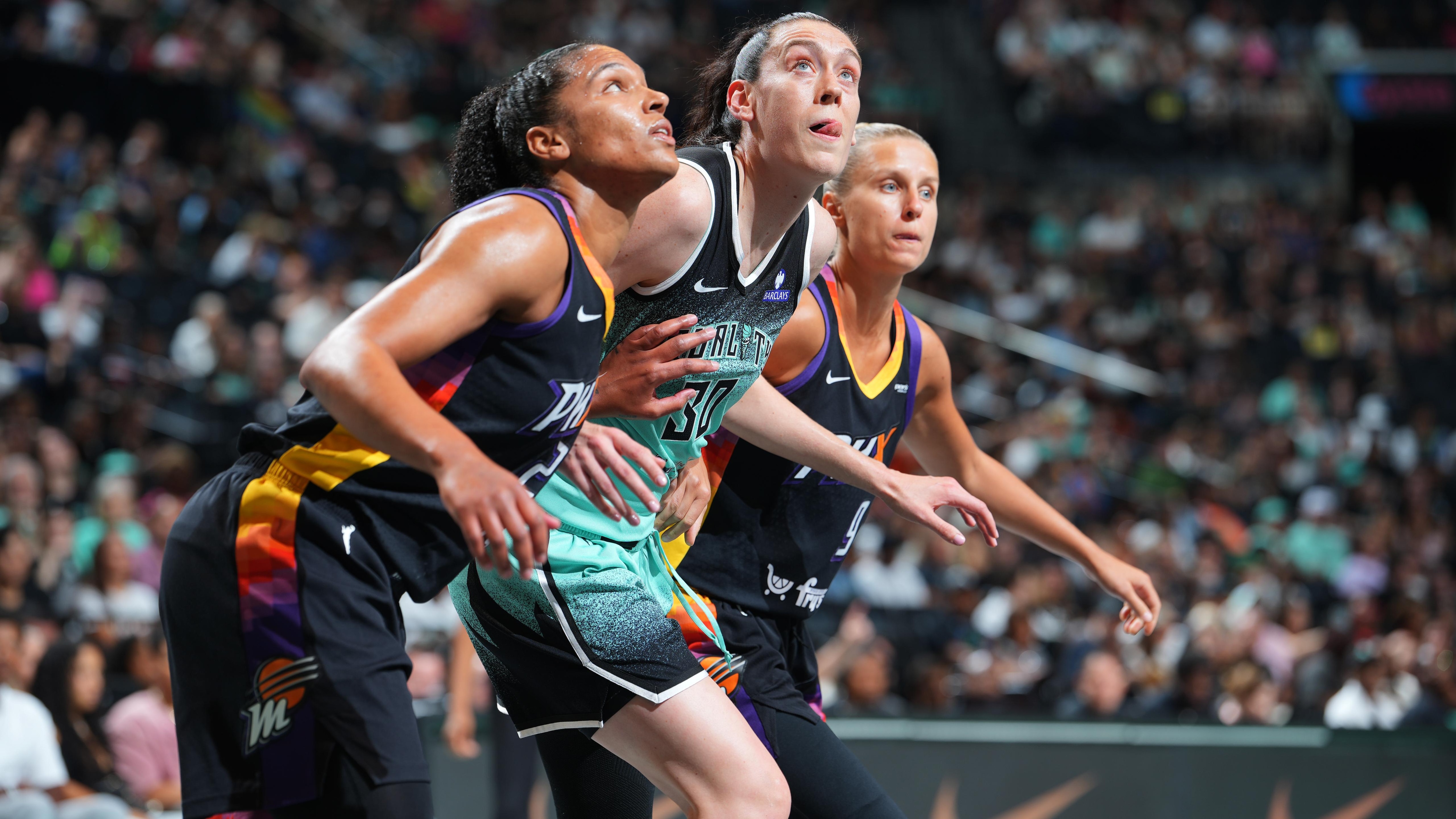 Breanna Stewart Reportedly Avoids Significant Leg Injury After Exiting Liberty-Sparks