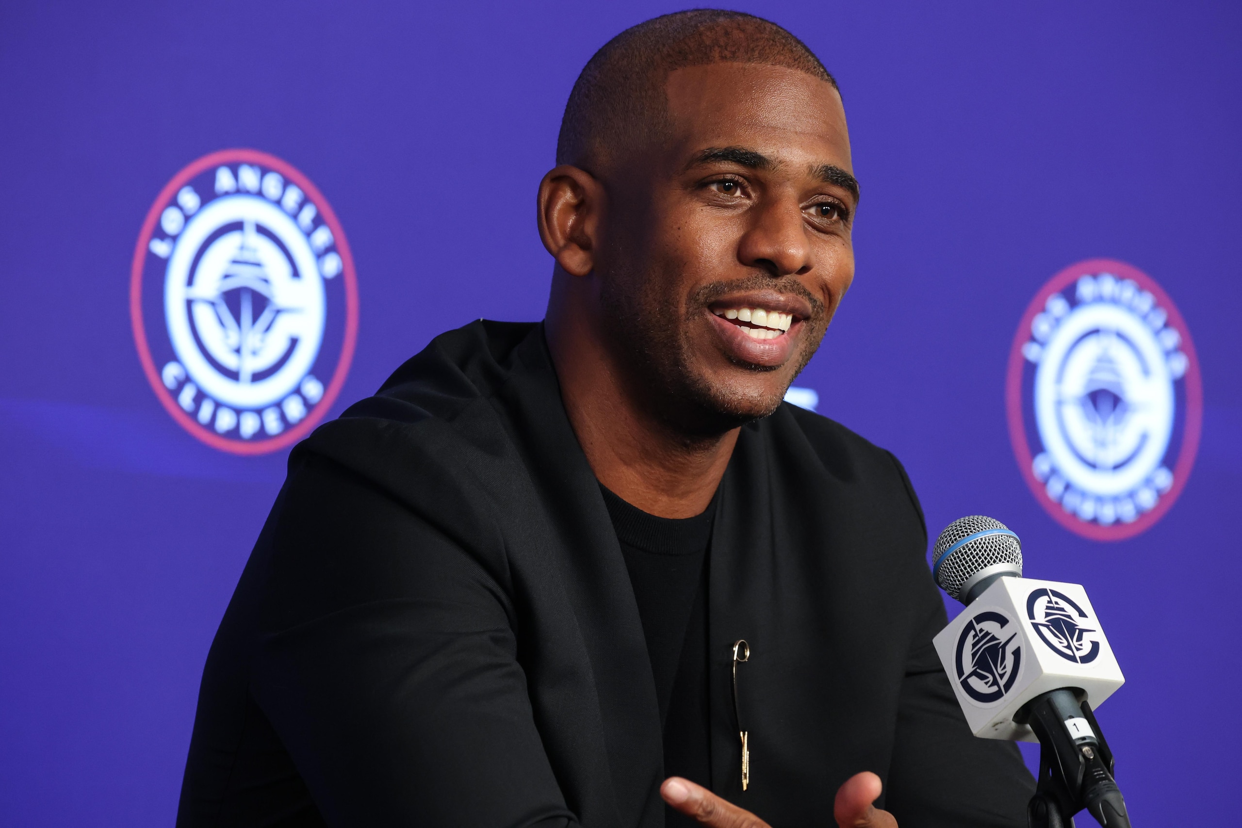 Chris Paul oins the Clippers.
