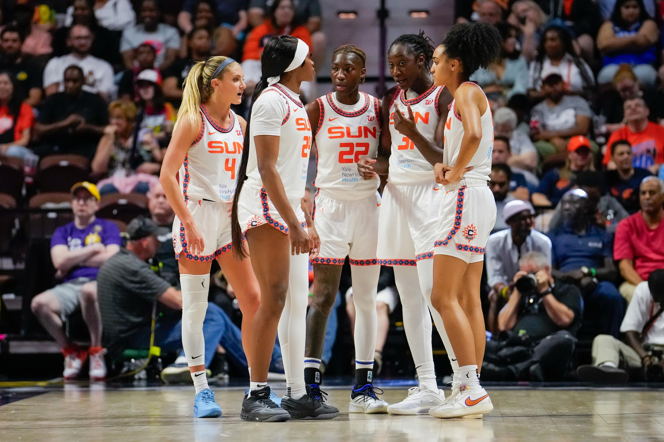 Los Angeles Sparks v Connecticut Sun Los Angeles Sparks v Connecticut Sun