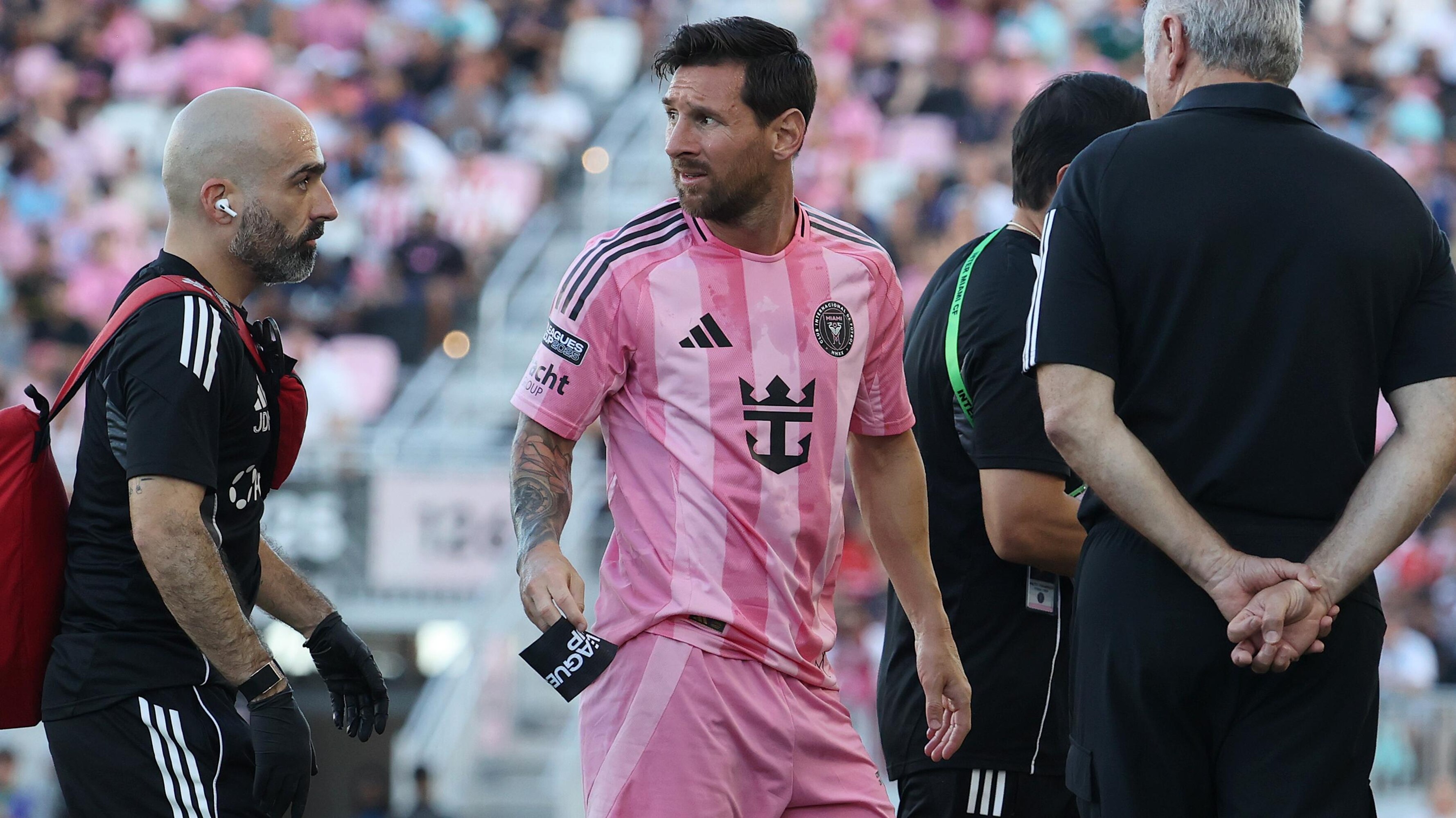 Lionel Messi Exits with Apparent Injury in Inter Miami's Leagues Cup Match vs. Necaxa