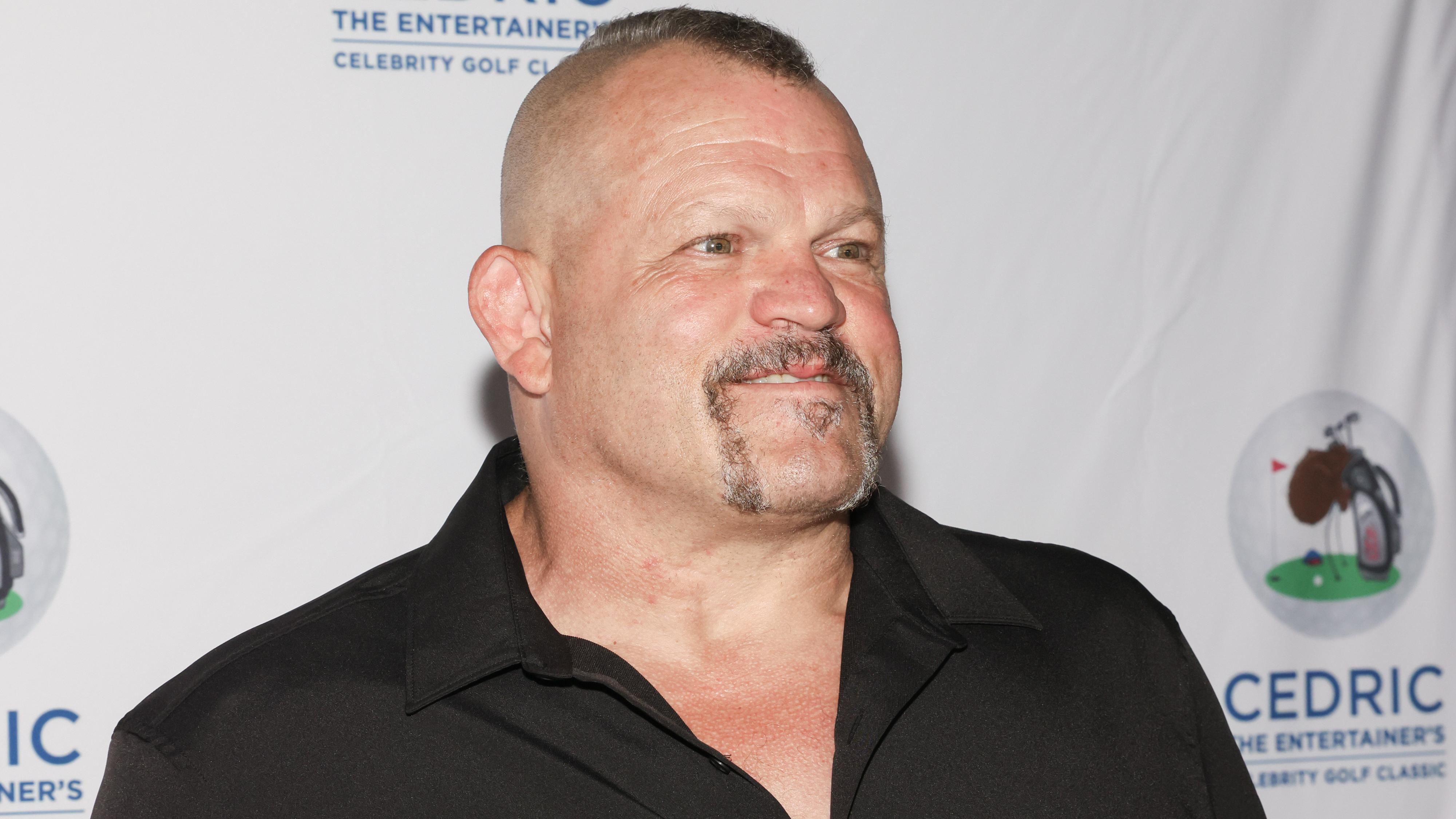 Chuck Liddell, WWE Legends Kelly Kelly, Summer Rae Star in Celebrity Cornhole Tourney