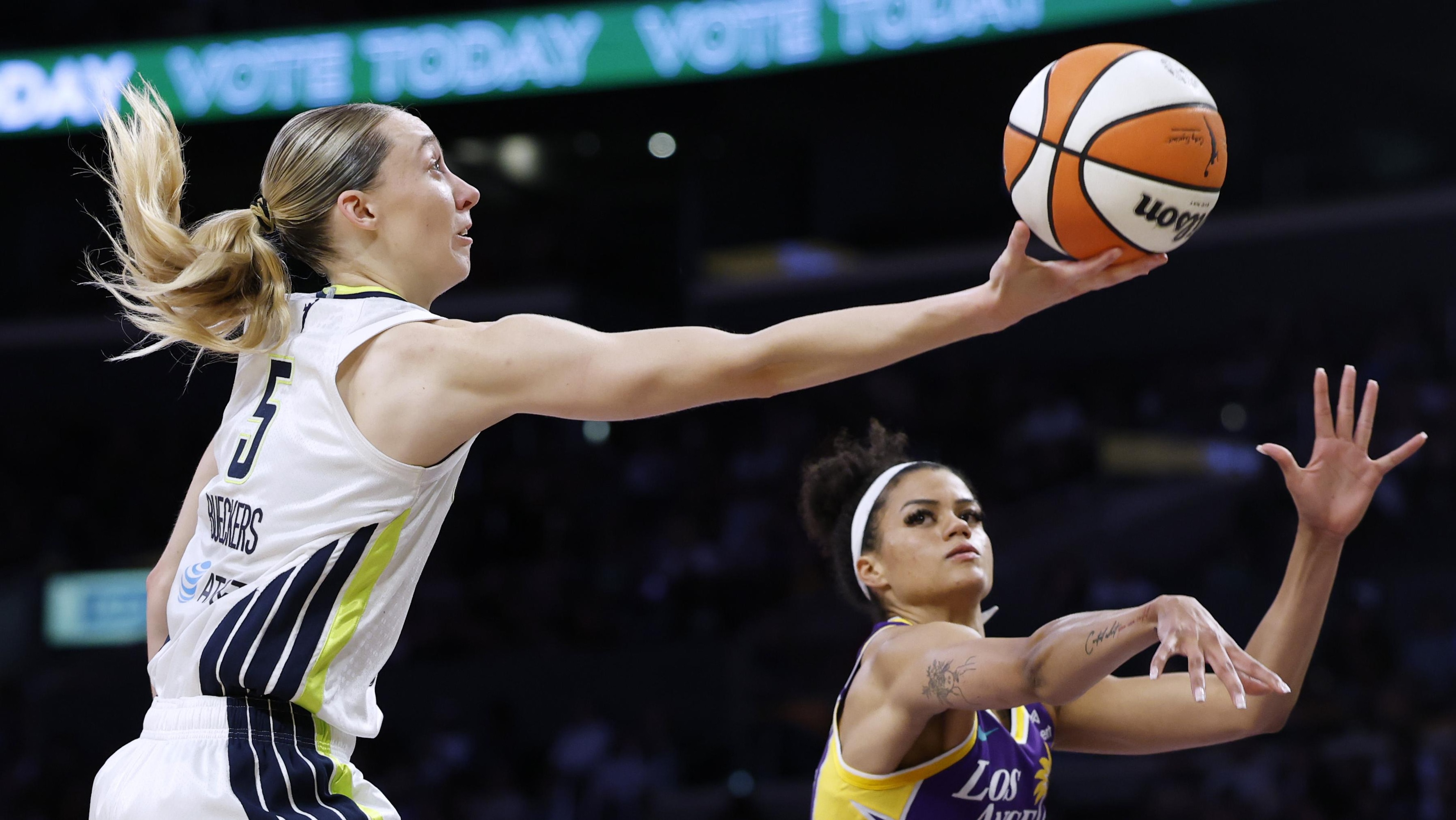 Plum's Buzzer-Beater Spoils Bueckers' Historic 44-Point Night, Ends Wings' Playoff Hopes