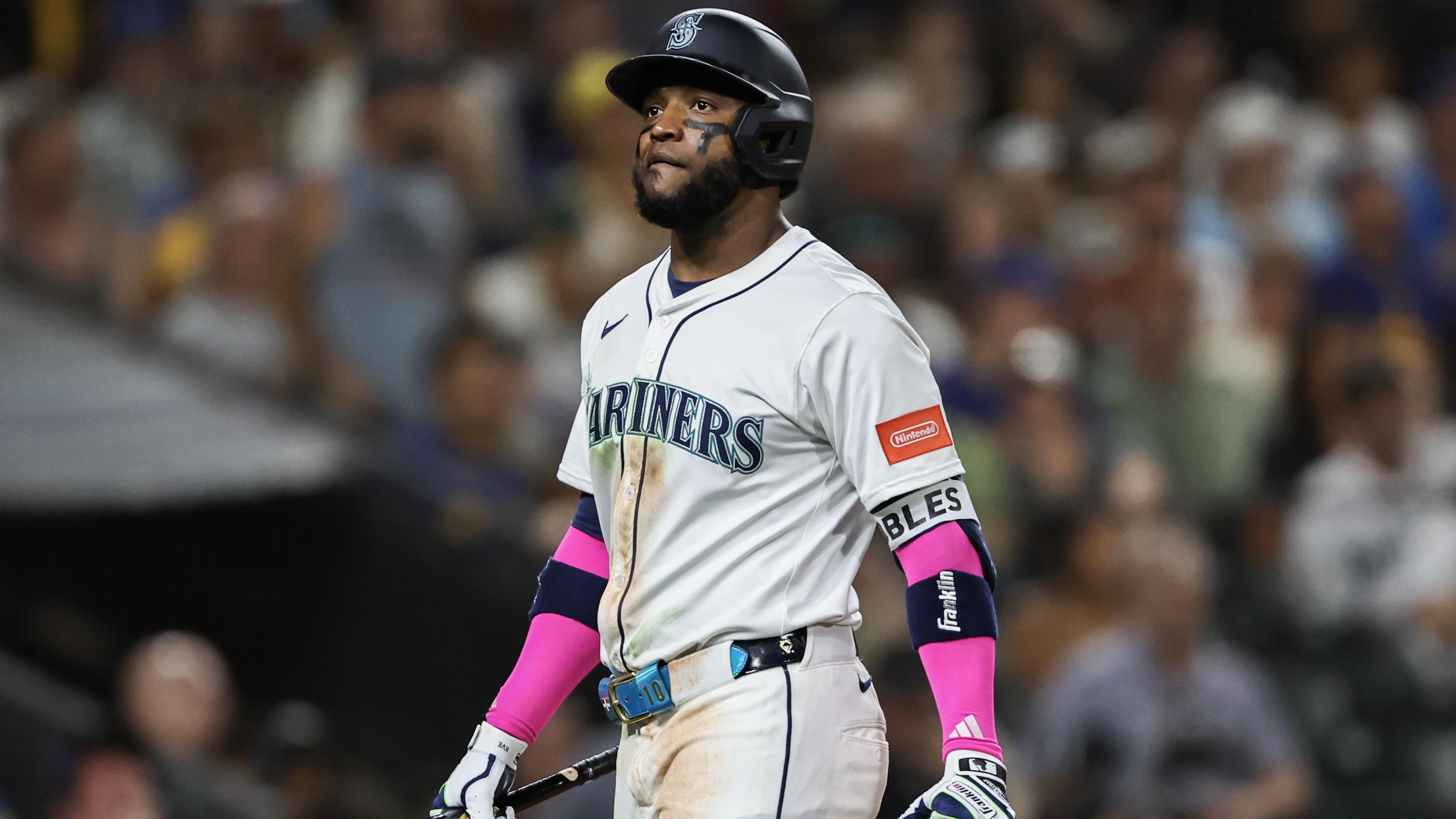 Mariners' Victor Robles Has Suspension Reduced to 7 Games for Throwing Bat at Pitcher