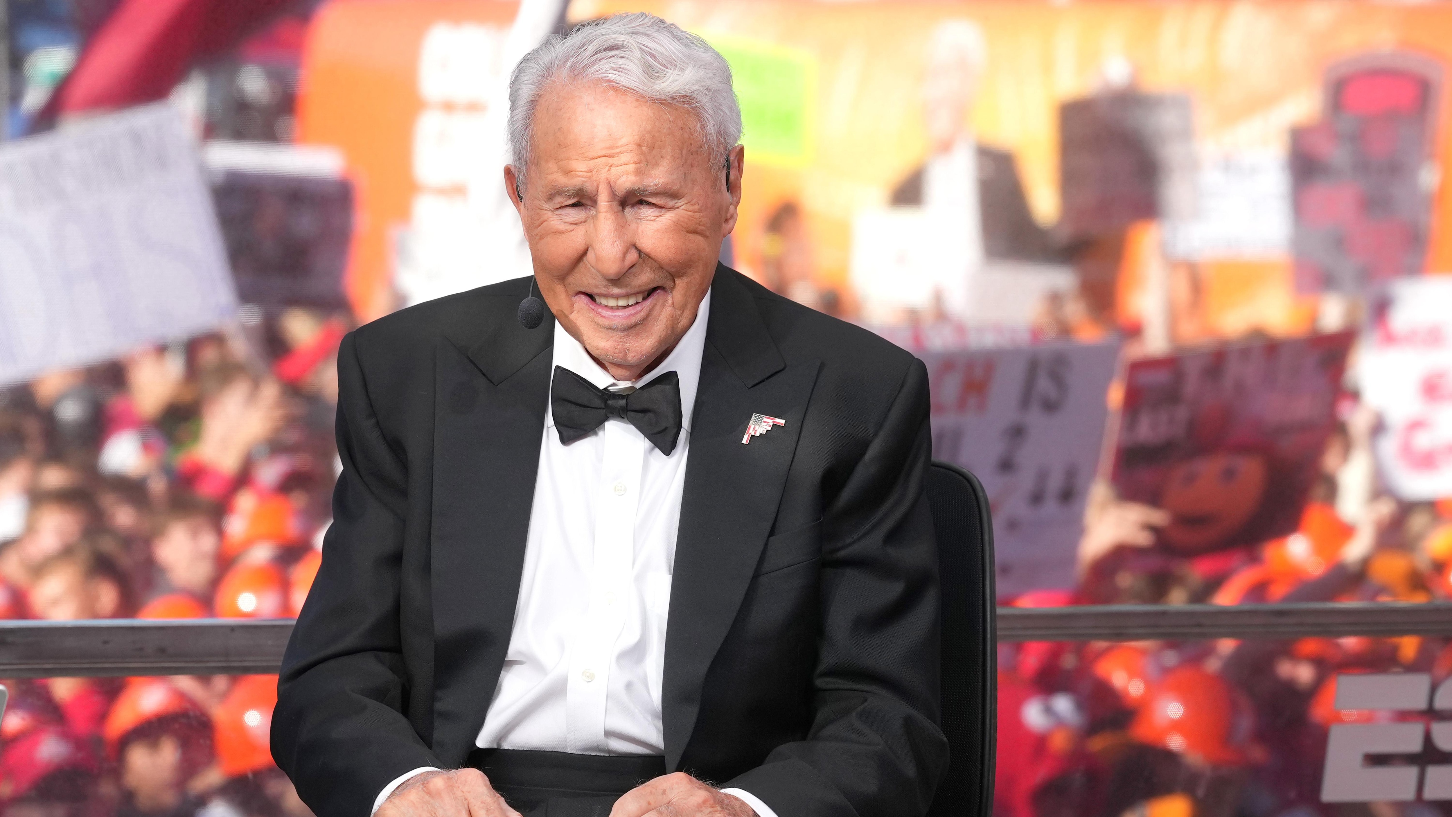 Lee Corso Makes Final ‘College GameDay’ Headgear Pick on Video, Fans Salute Career