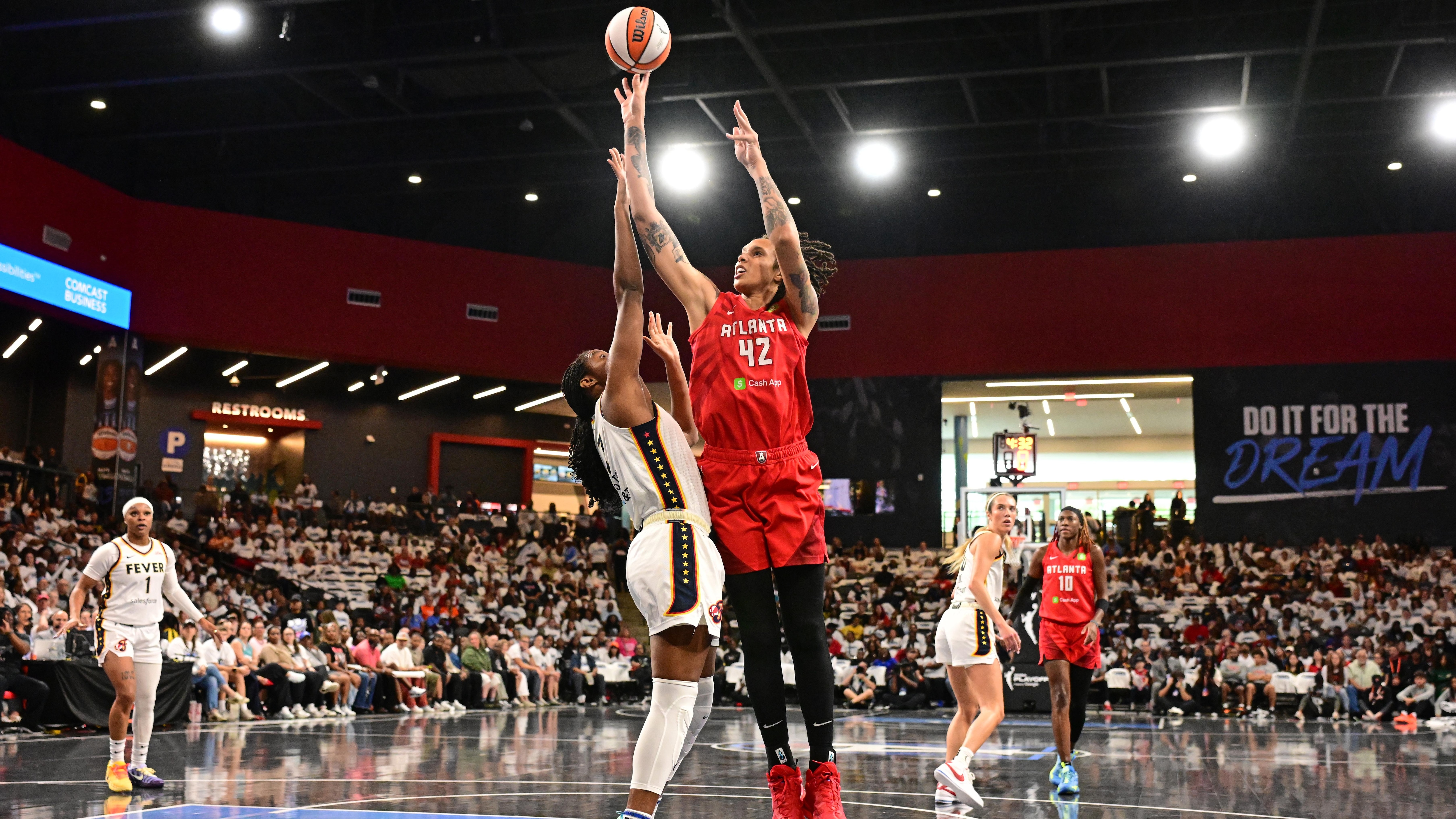 Fever Lose to Brittney Griner, Dream amid Caitlin Clark Injury in WNBA Playoffs Game 1