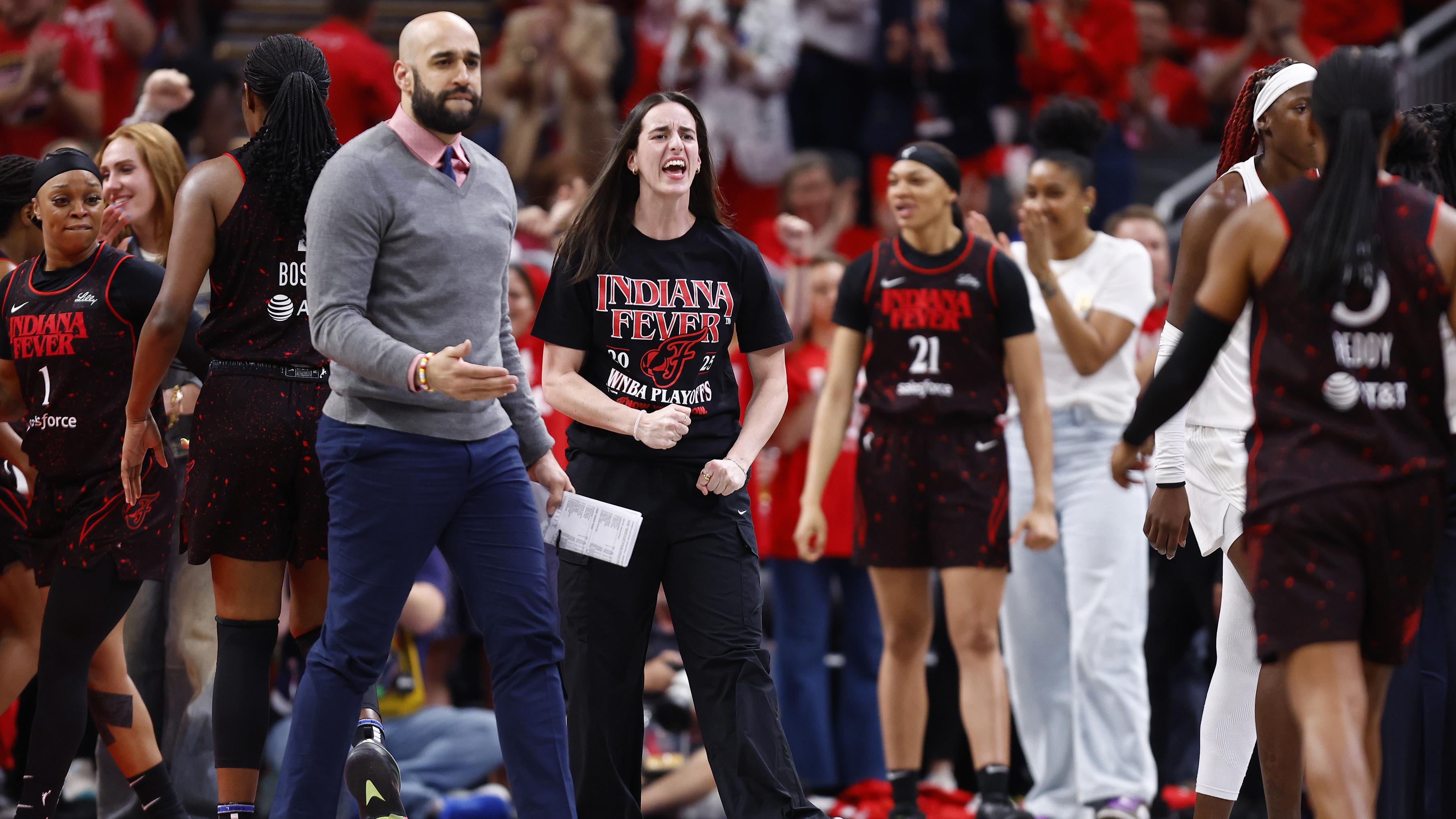 Fever HC Praises Caitlin Clark's Help on Bench amid Injury, Has 'Great  Basketball IQ'