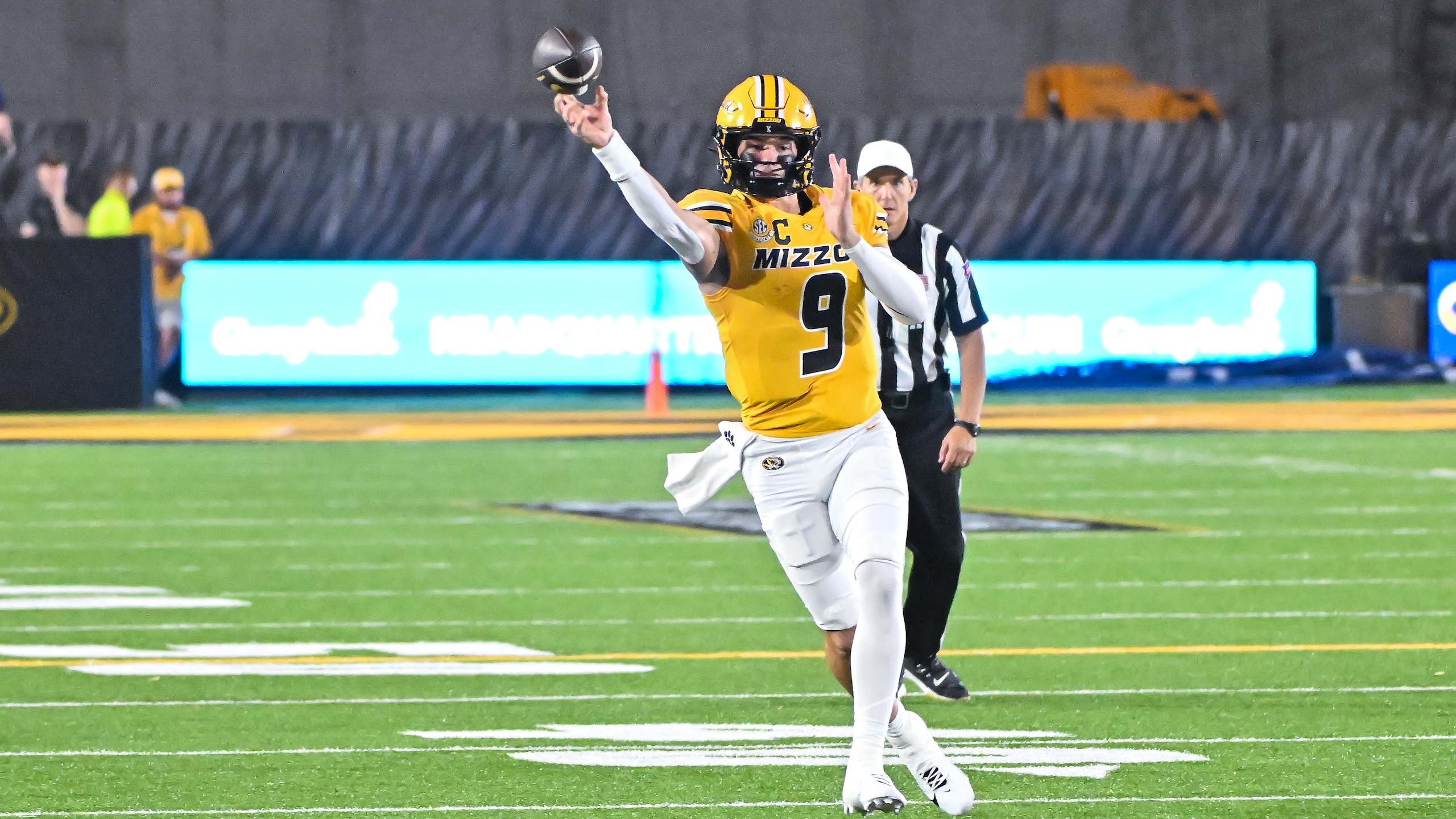 COLLEGE FOOTBALL: SEP 27 Massachusetts at Missouri