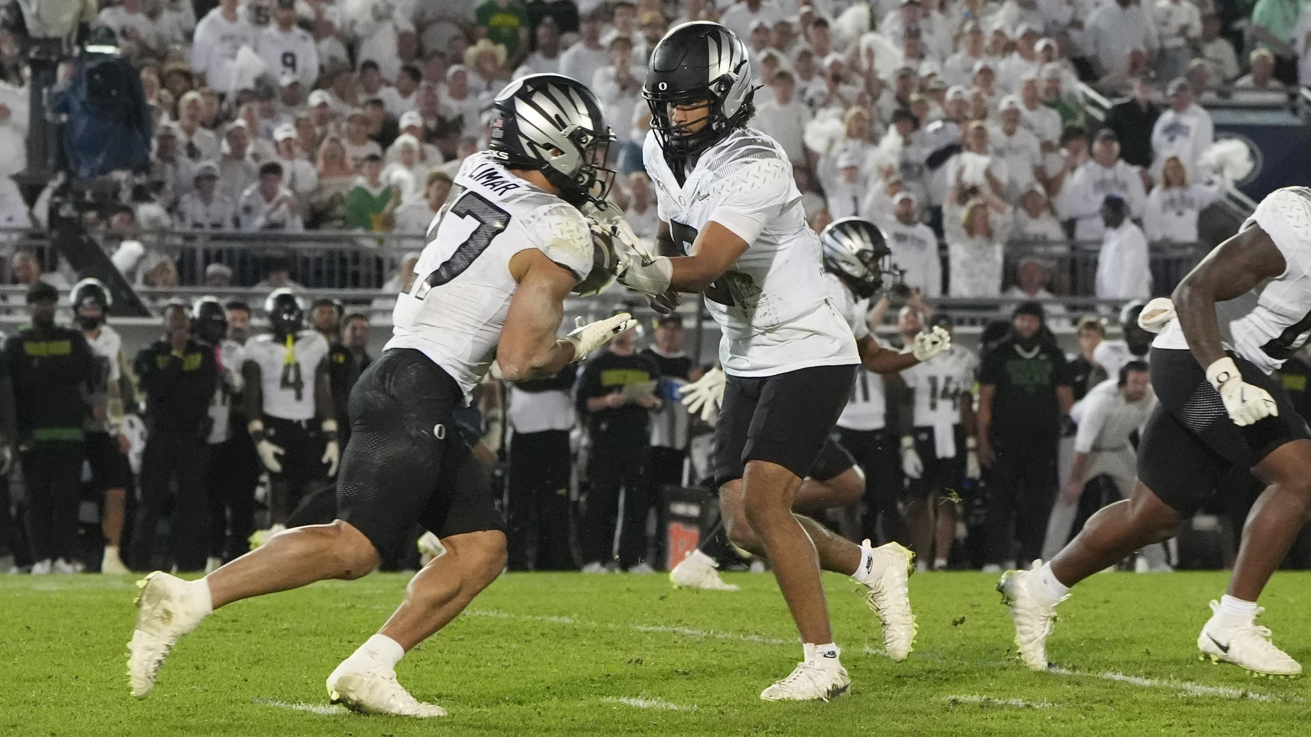 COLLEGE FOOTBALL: SEP 27 Oregon at Penn State