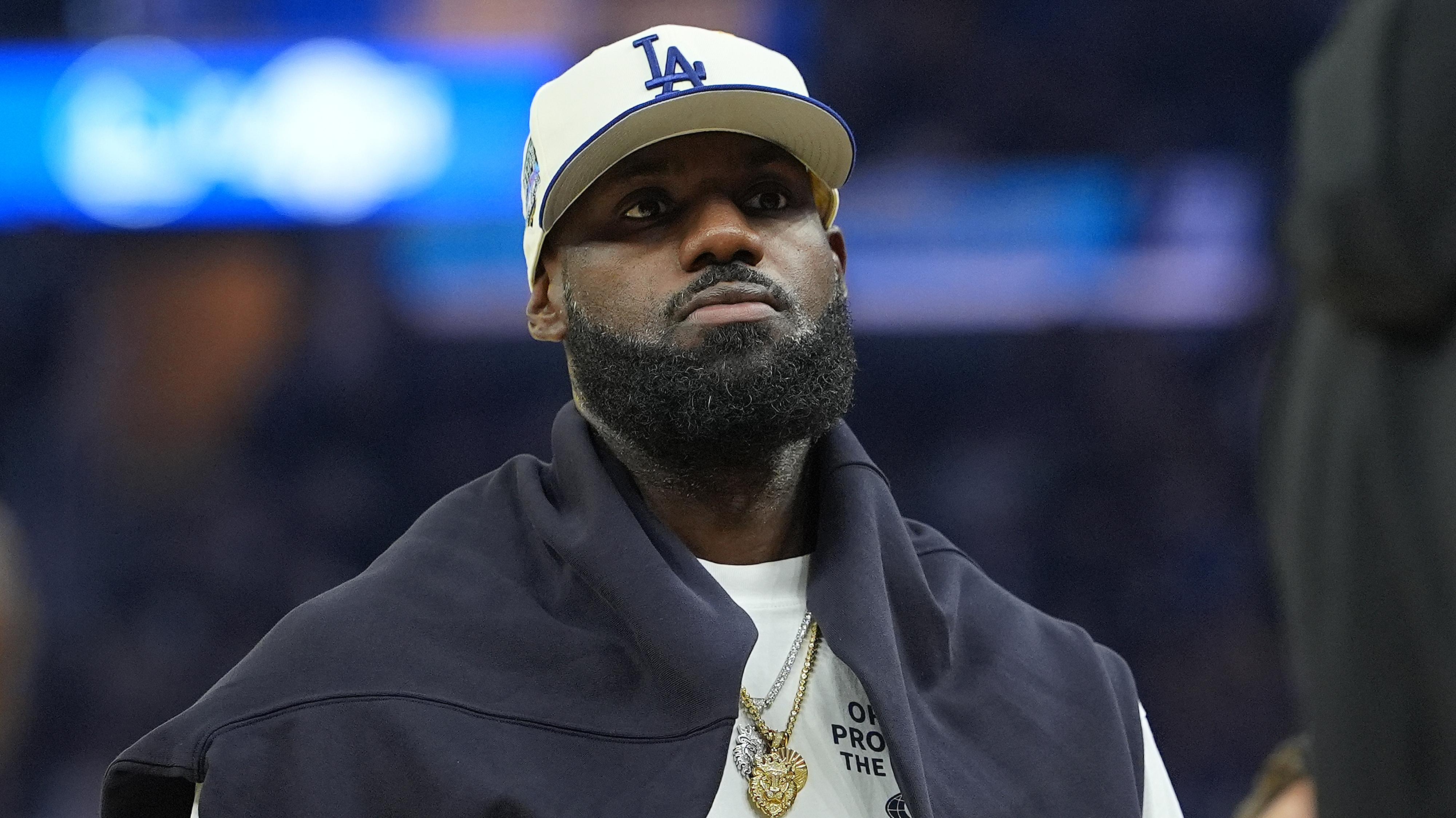 LeBron James Rehabbing Sciatica as Lakers Lean on Doncic