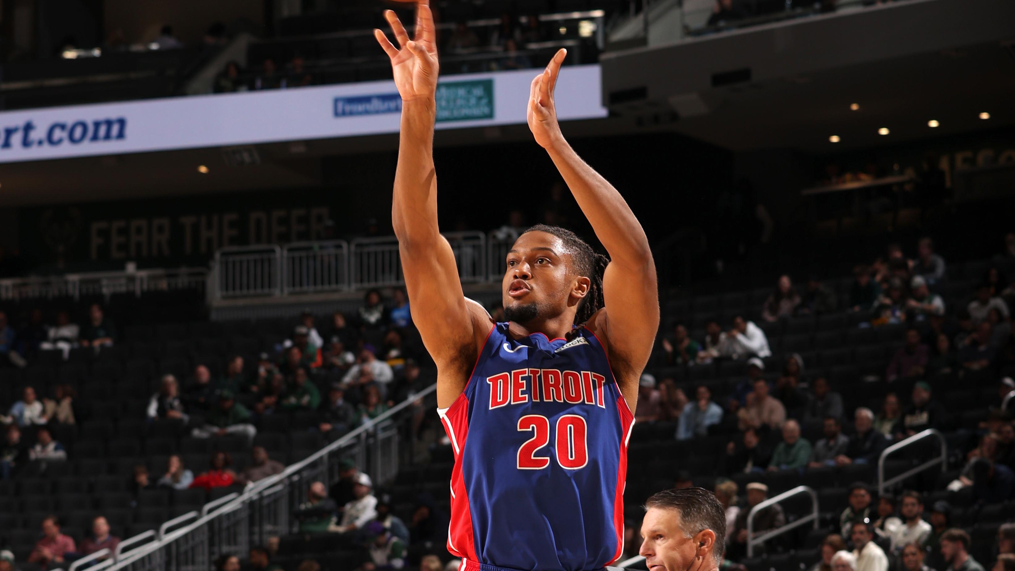 Detroit Pistons v Milwaukee Bucks