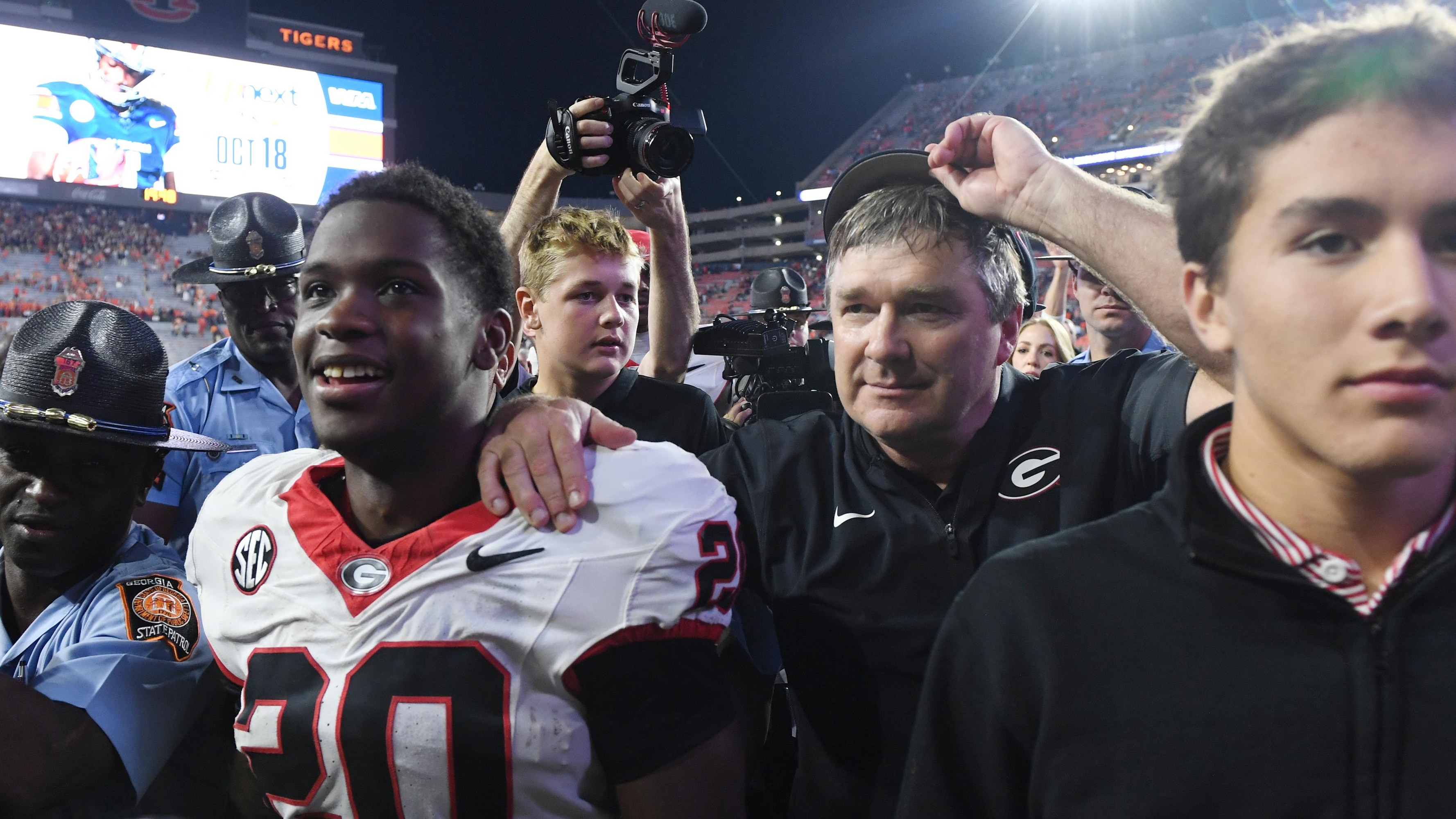 Expert CFB Locks for Georgia vs. Ole Miss and Week 8's Biggest Games