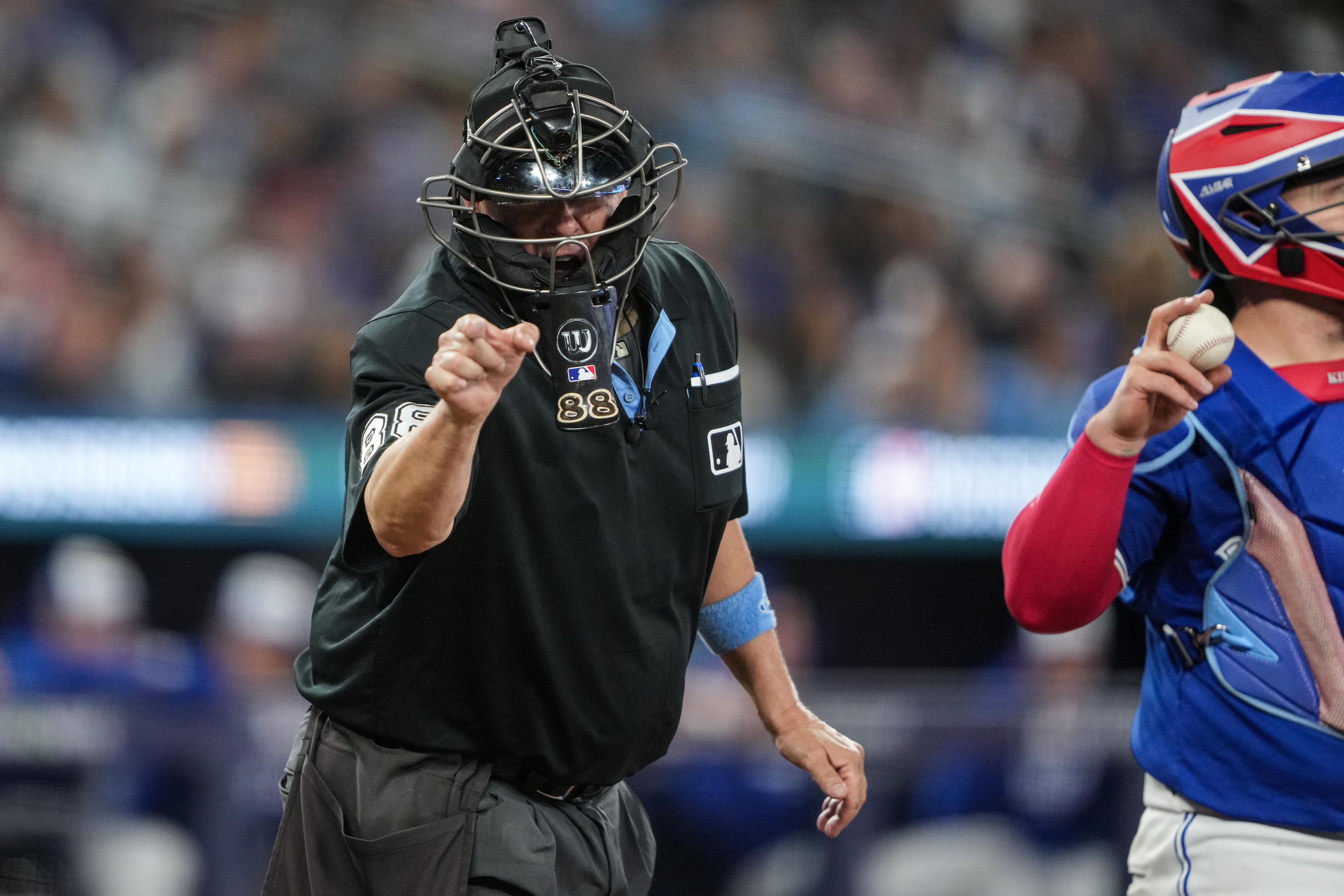 Championship Series - Seattle Mariners v Toronto Blue Jays - Game 2