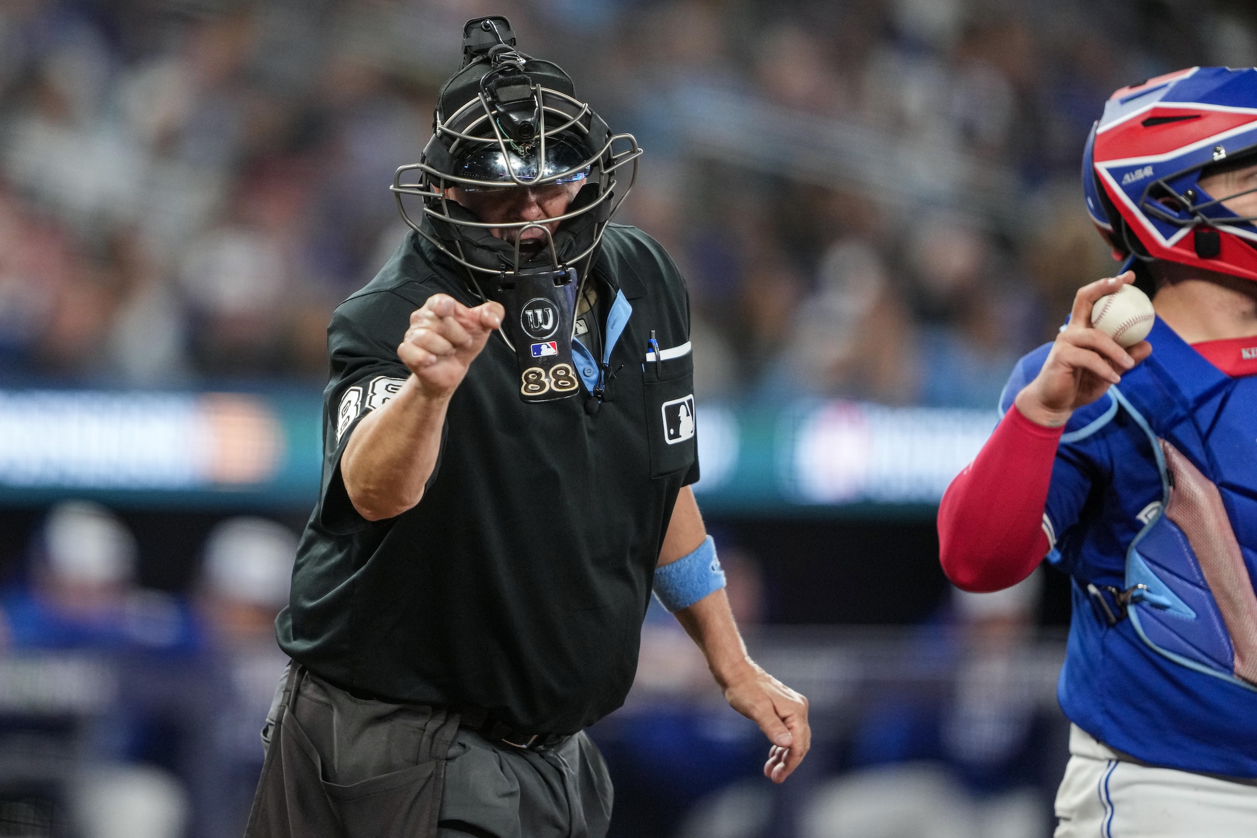 Championship Series - Seattle Mariners v Toronto Blue Jays - Game 2