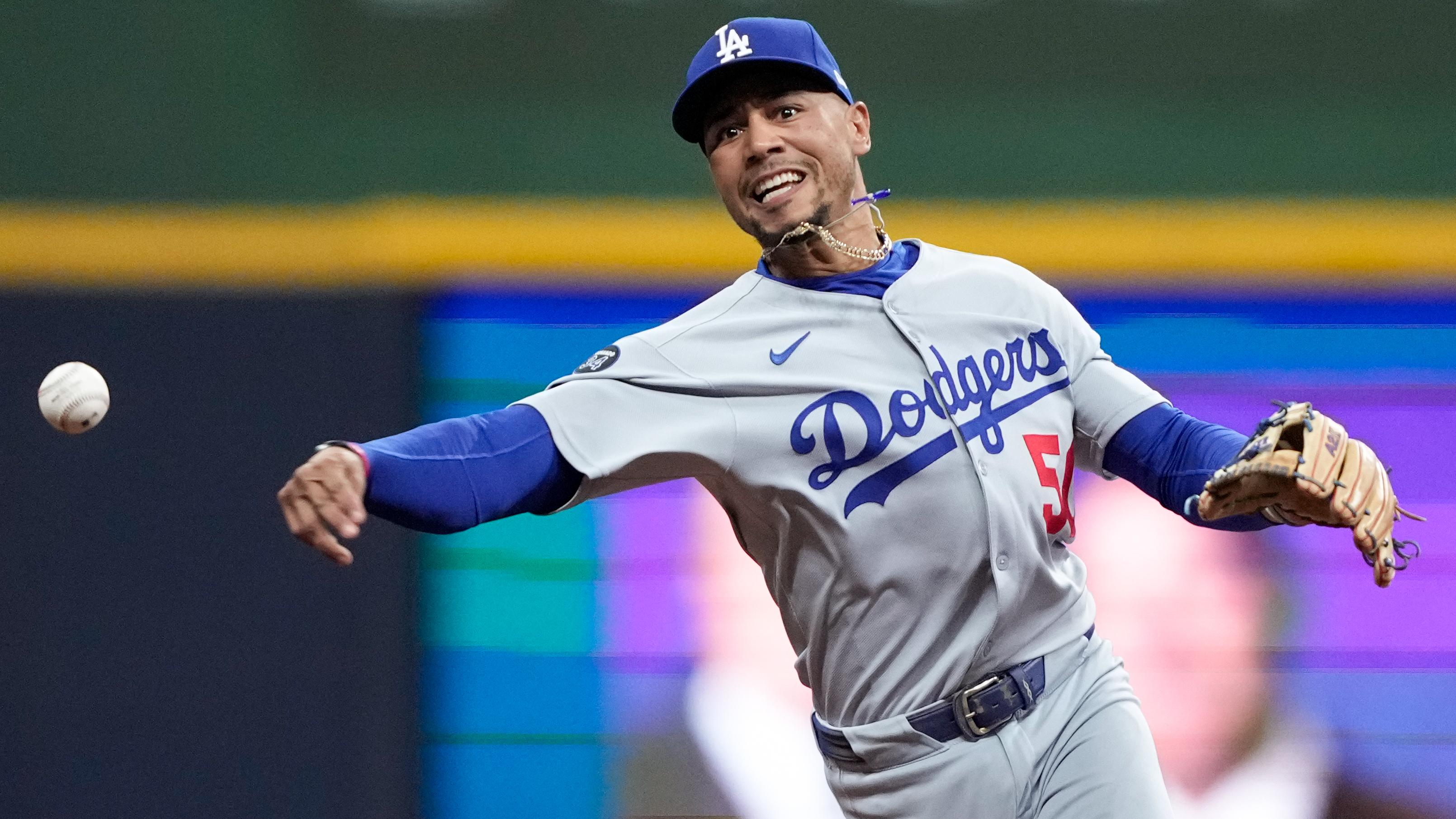 Championship Series - Los Angeles Dodgers v Milwaukee Brewers - Game 2 Championship Series - Los Angeles Dodgers v Milwaukee Brewers - Game 2