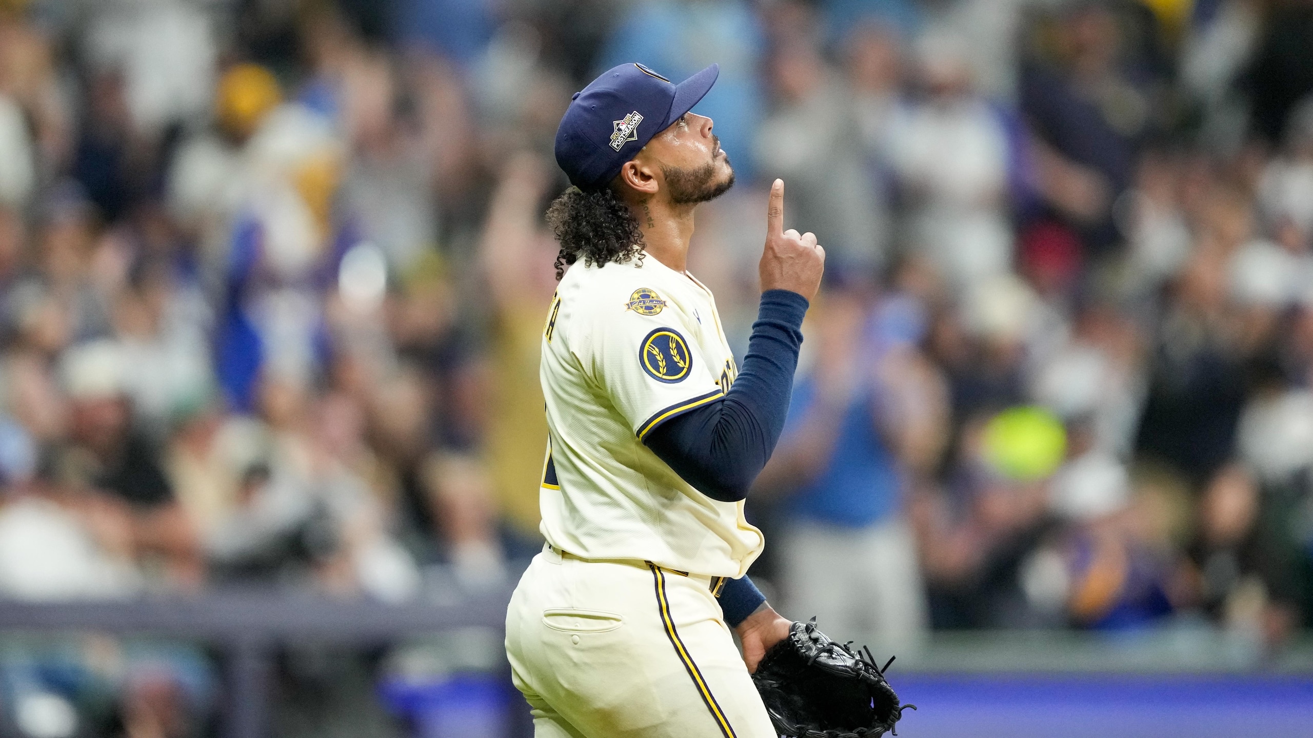 Championship Series - Los Angeles Dodgers v Milwaukee Brewers - Game 2 Championship Series - Los Angeles Dodgers v Milwaukee Brewers - Game 2