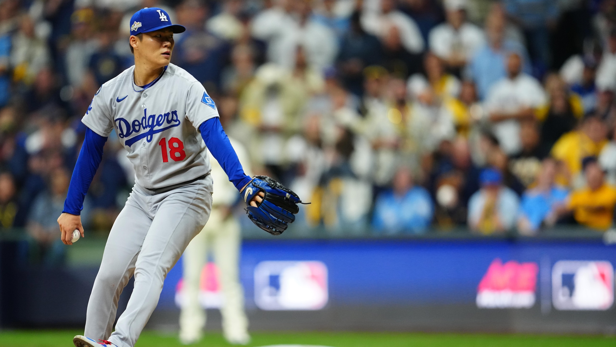 Championship Series - Los Angeles Dodgers v Milwaukee Brewers - Game 2 Championship Series - Los Angeles Dodgers v Milwaukee Brewers - Game 2