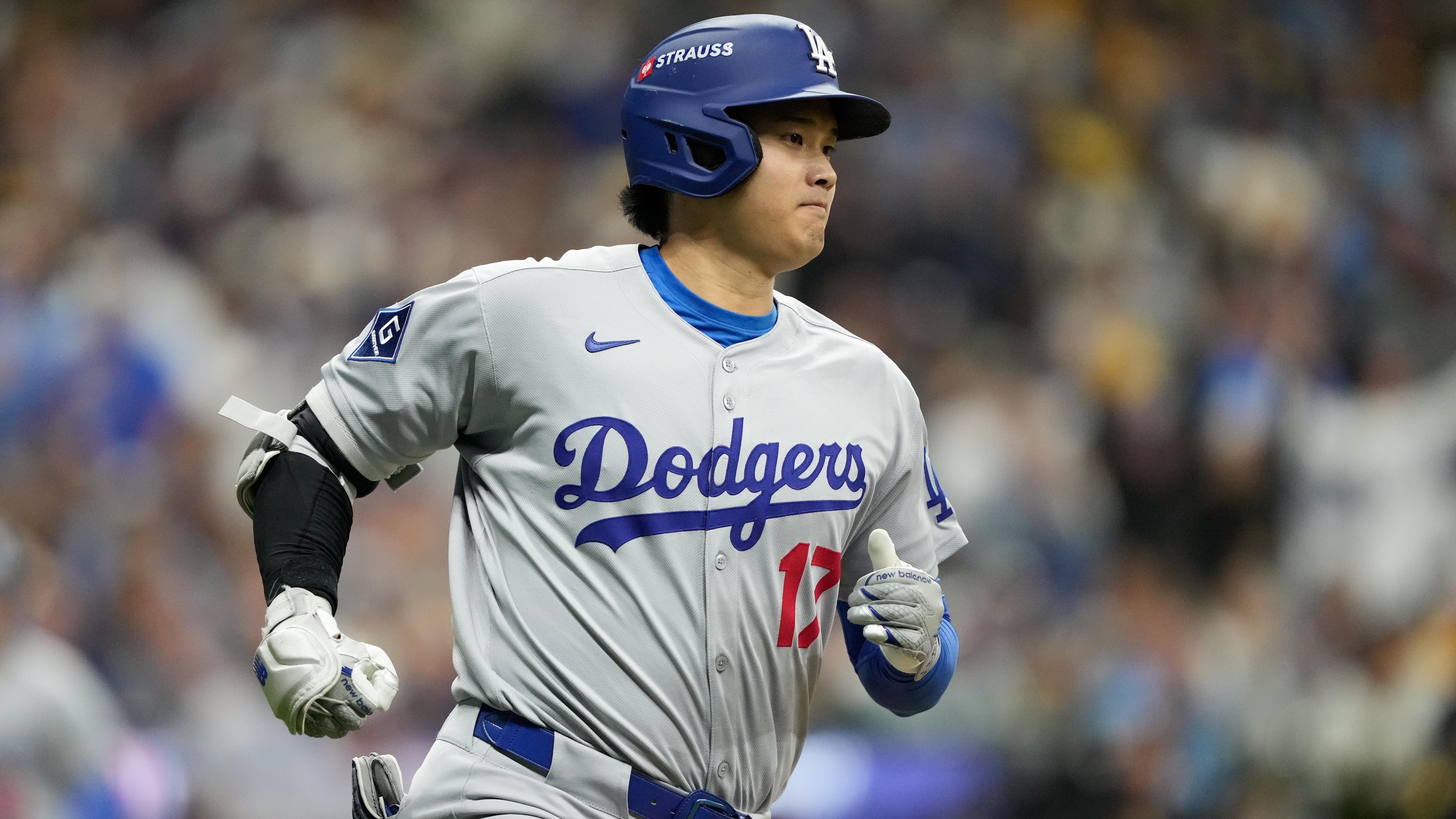 Championship Series - Los Angeles Dodgers v Milwaukee Brewers - Game 2 Championship Series - Los Angeles Dodgers v Milwaukee Brewers - Game 2
