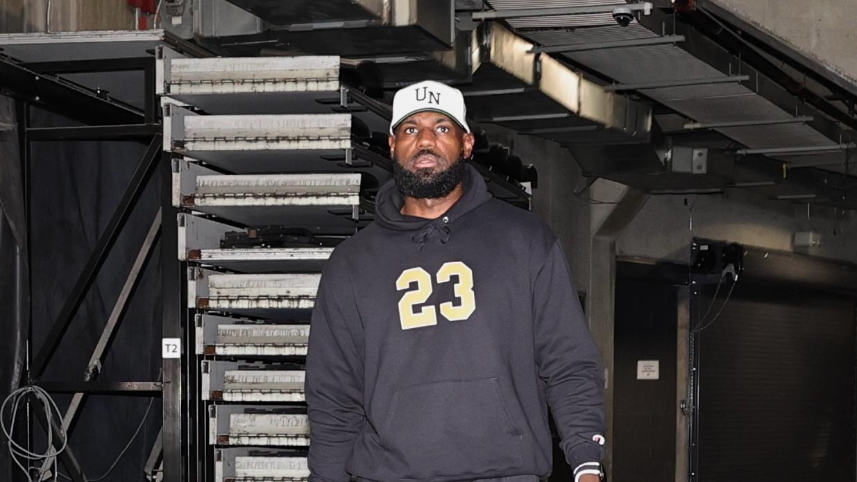 Golden State Warriors v Los Angeles Lakers