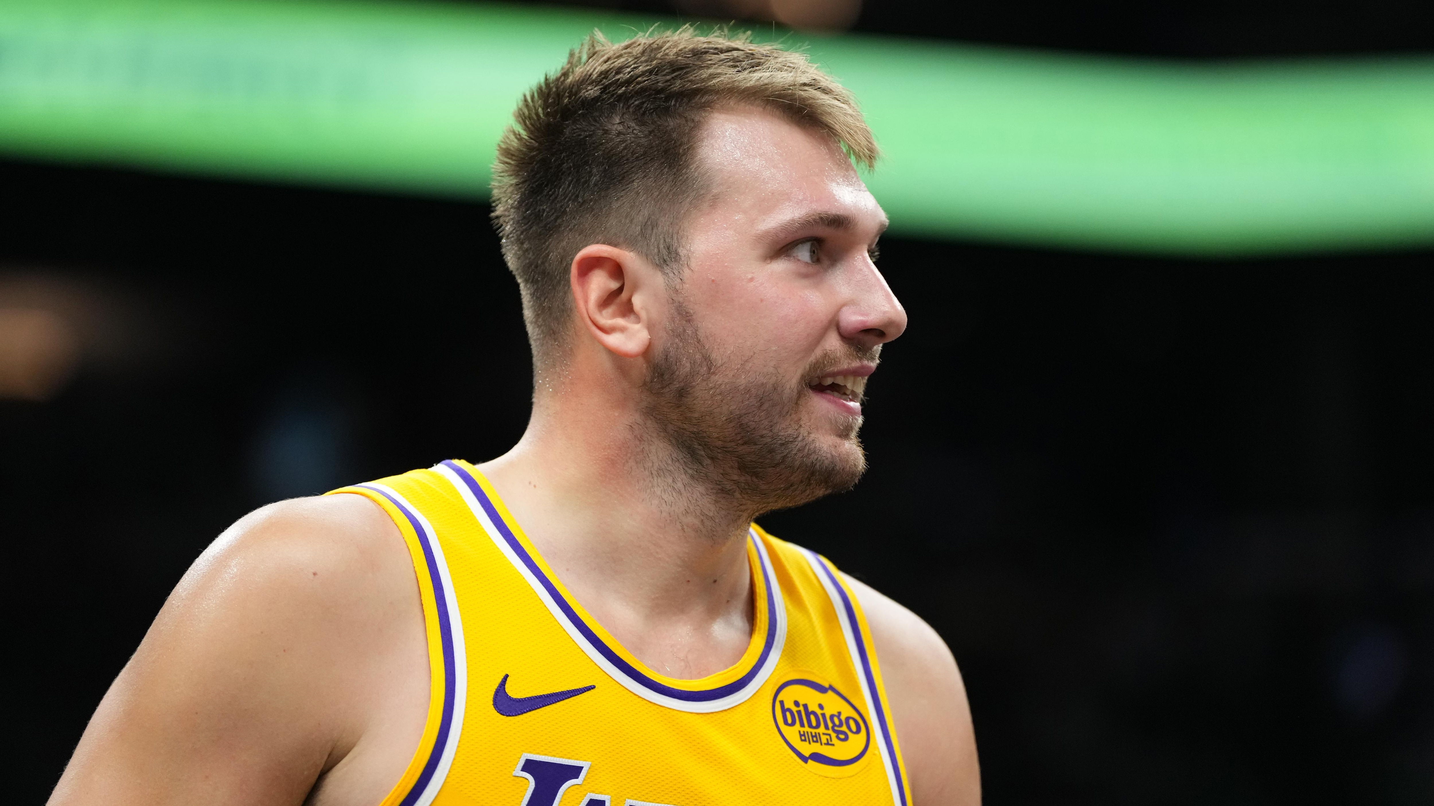 Los Angeles Lakers v Phoenix Suns