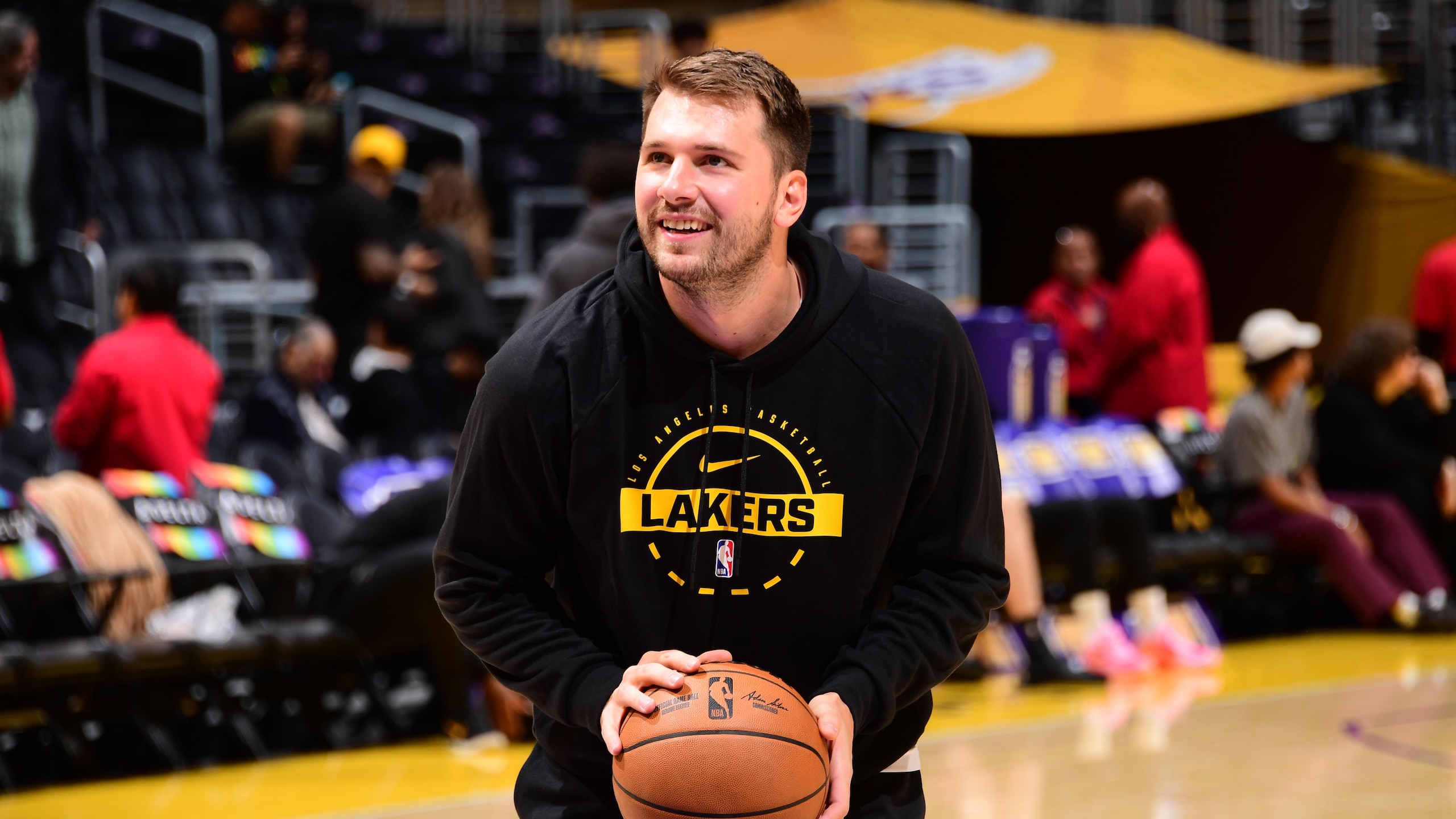 Sacramento Kings v Los Angeles Lakers
