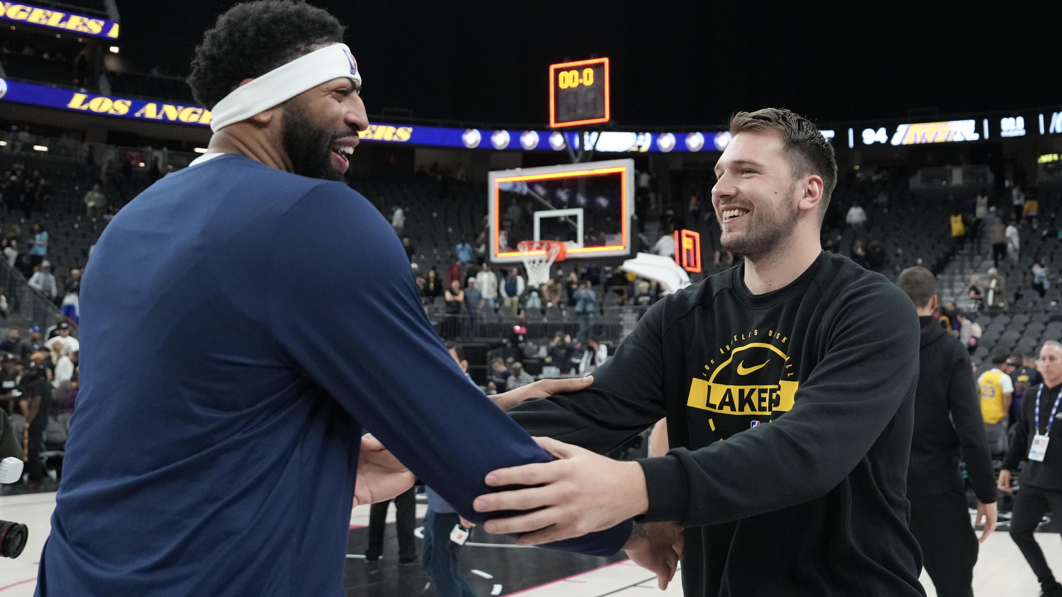 Dallas Mavericks v Los Angeles Lakers