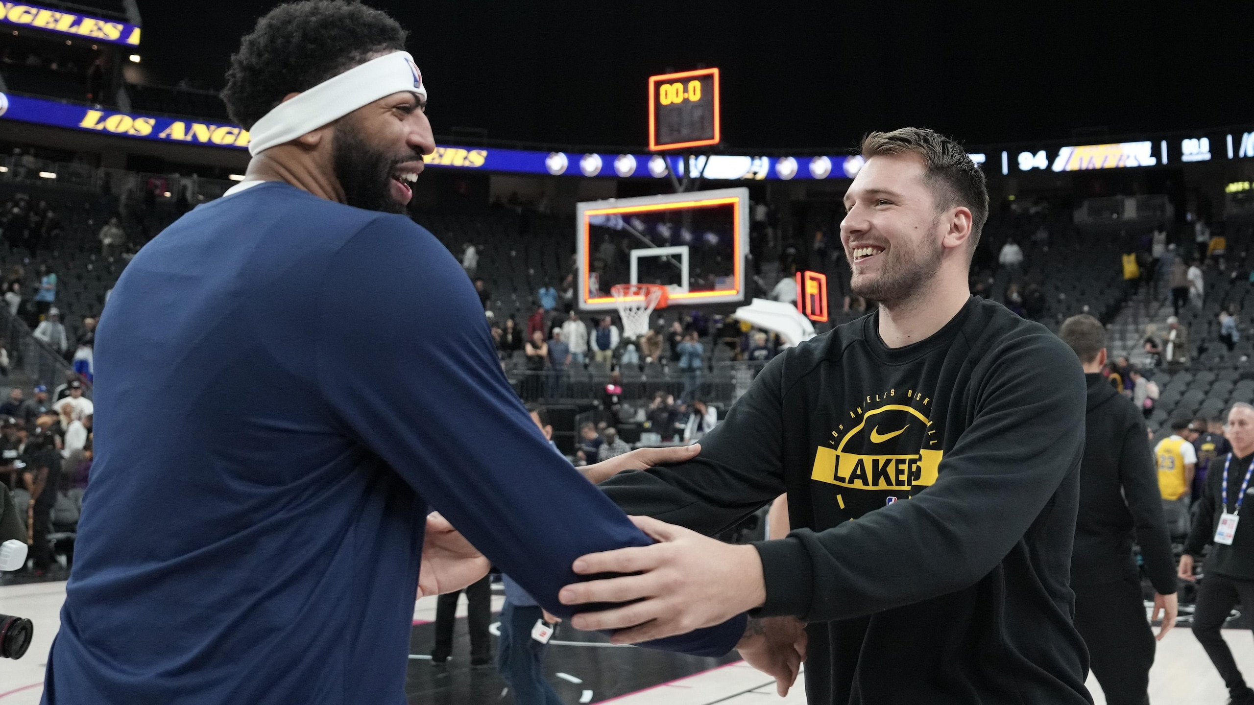 Dallas Mavericks v Los Angeles Lakers