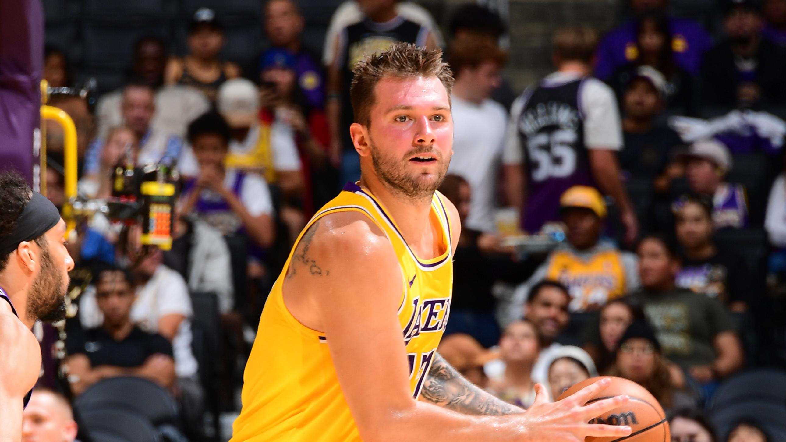 Sacramento Kings v Los Angeles Lakers
