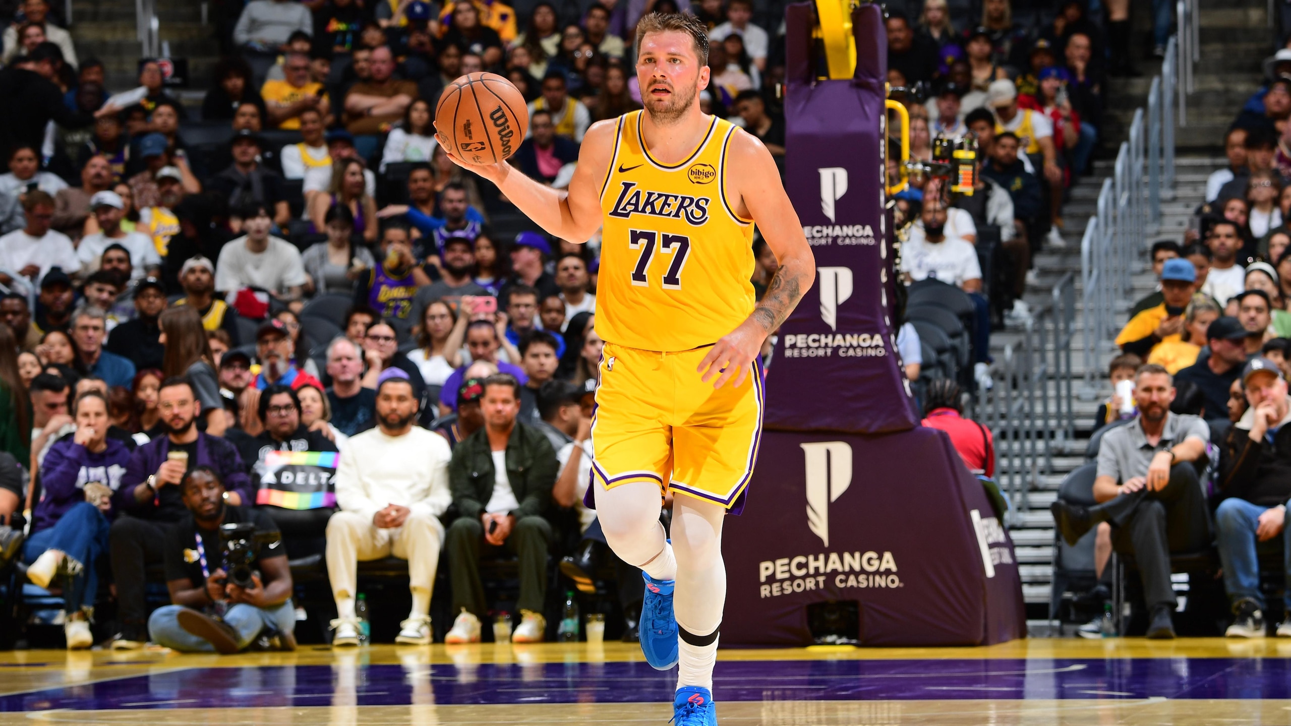 Sacramento Kings v Los Angeles Lakers