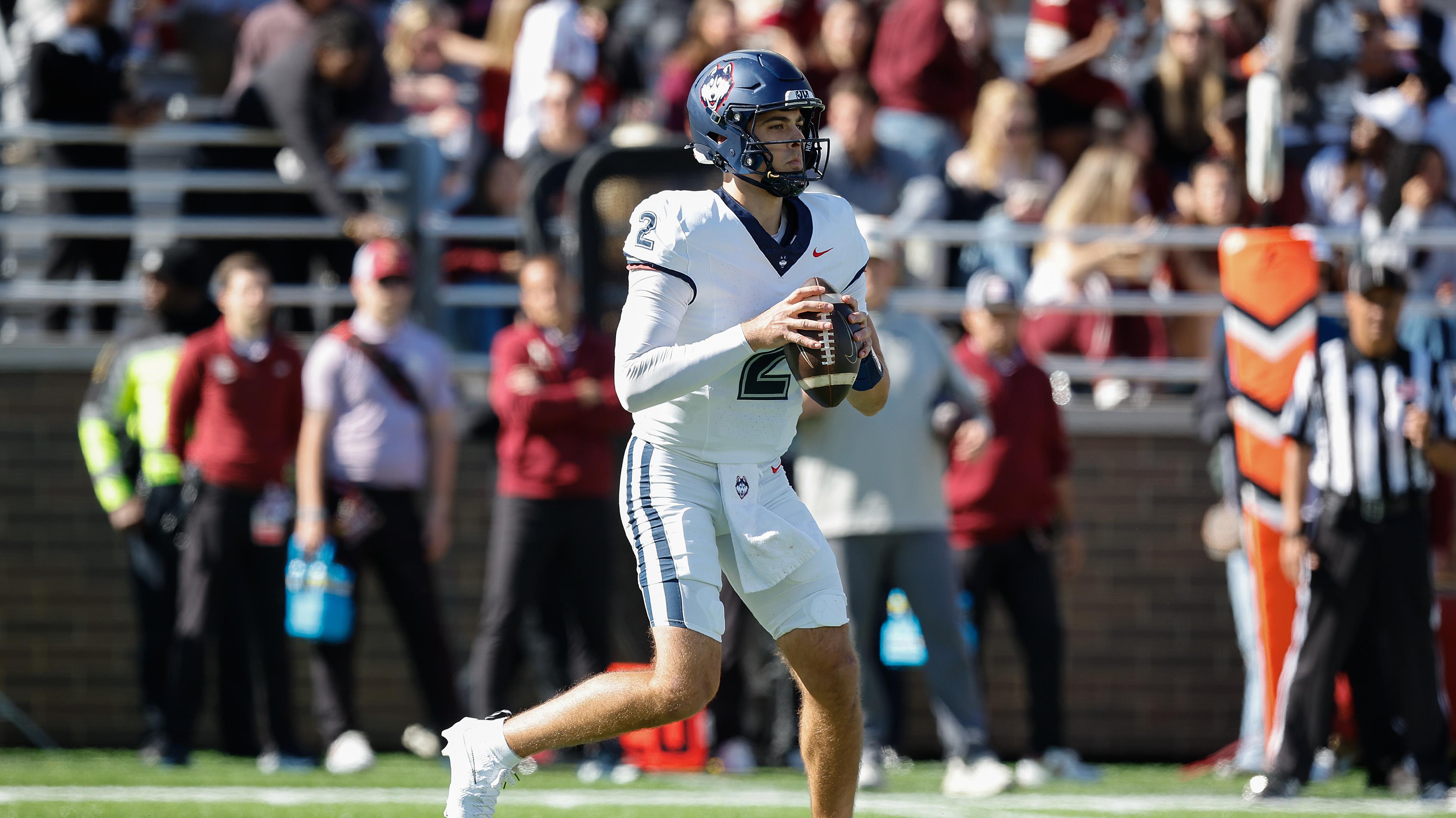 COLLEGE FOOTBALL: OCT 18 UConn at Boston College