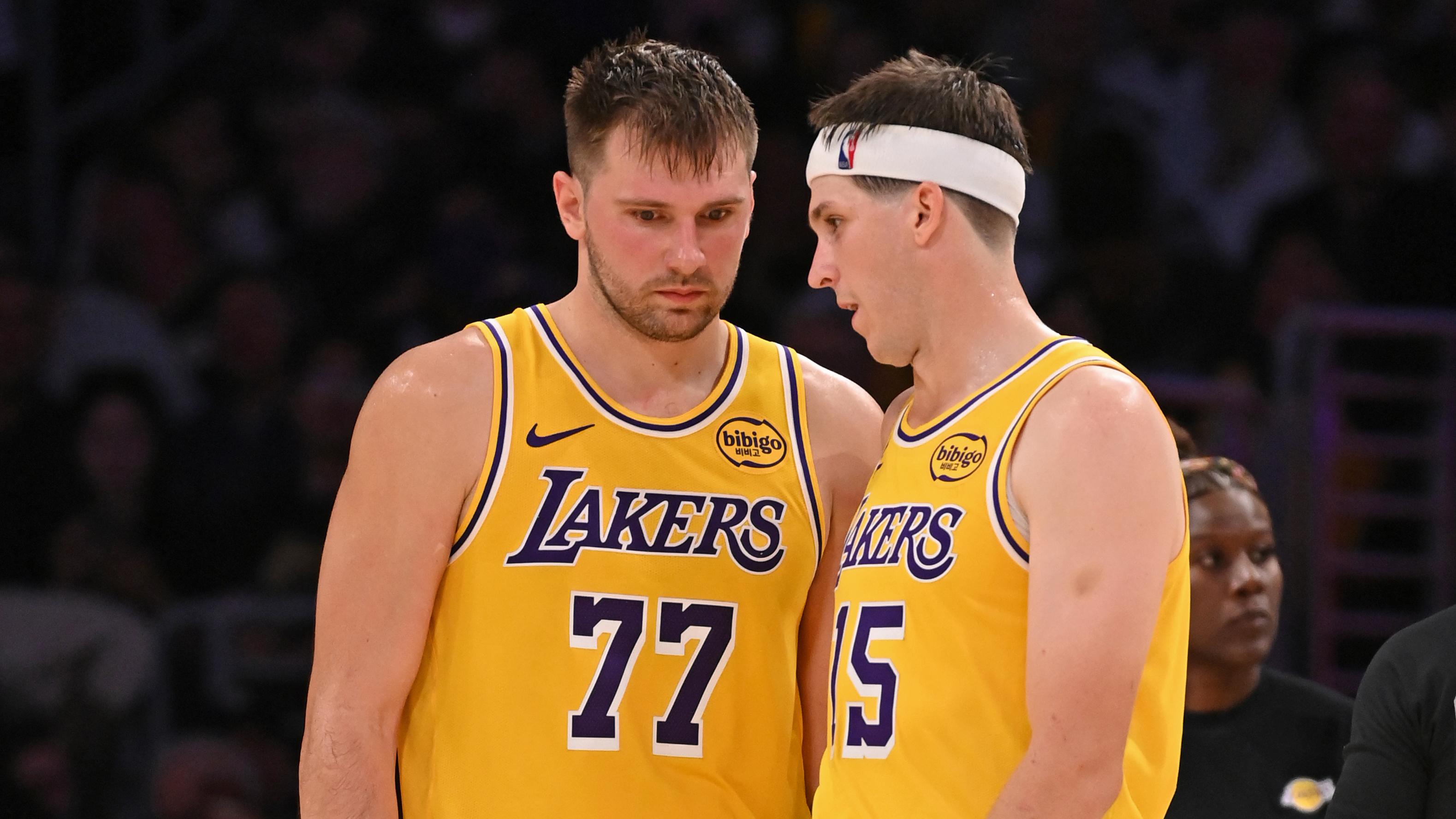 Golden State Warriors v Los Angeles Lakers