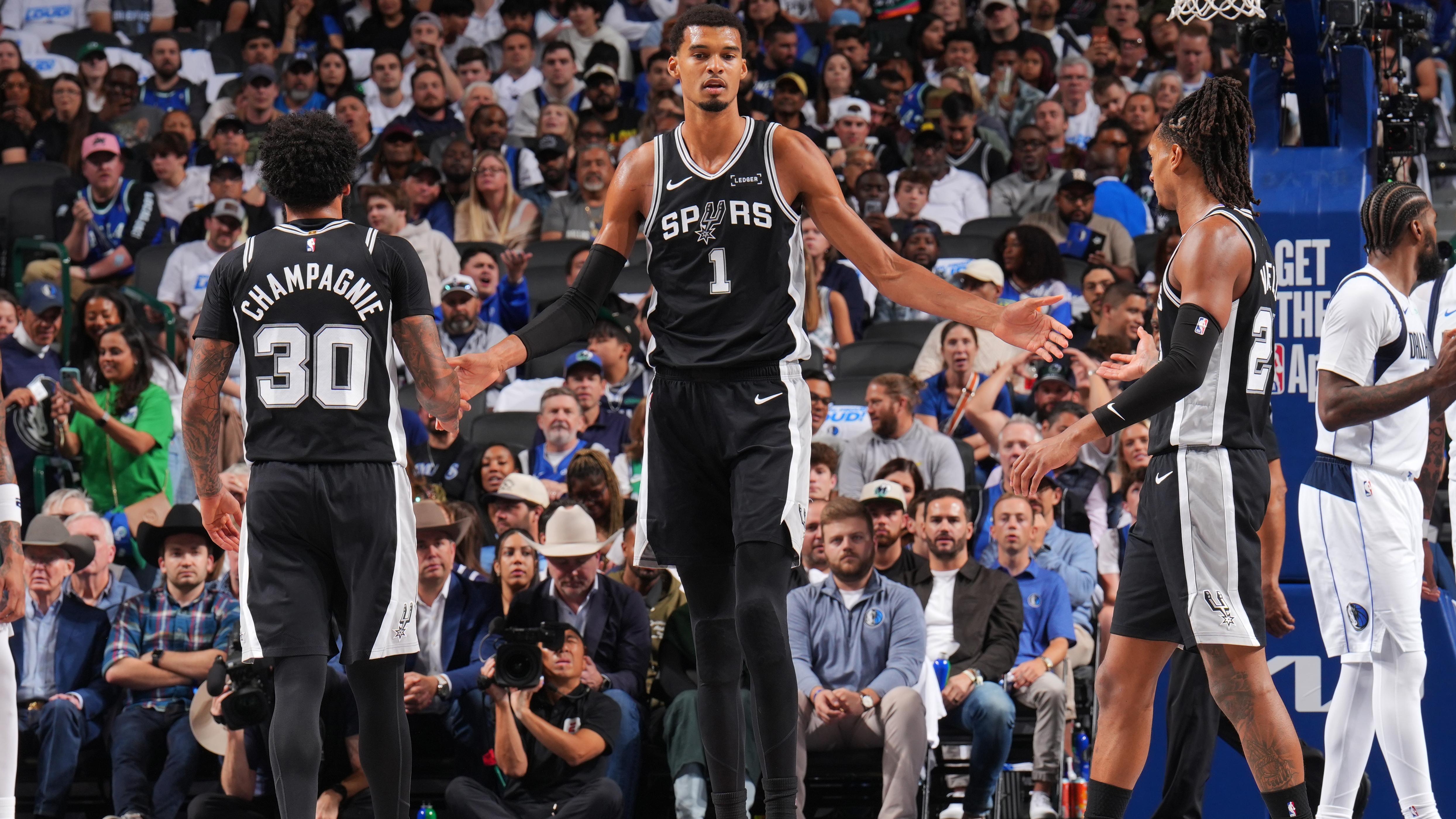 San Antonio Spurs v Dallas Mavericks San Antonio Spurs v Dallas Mavericks