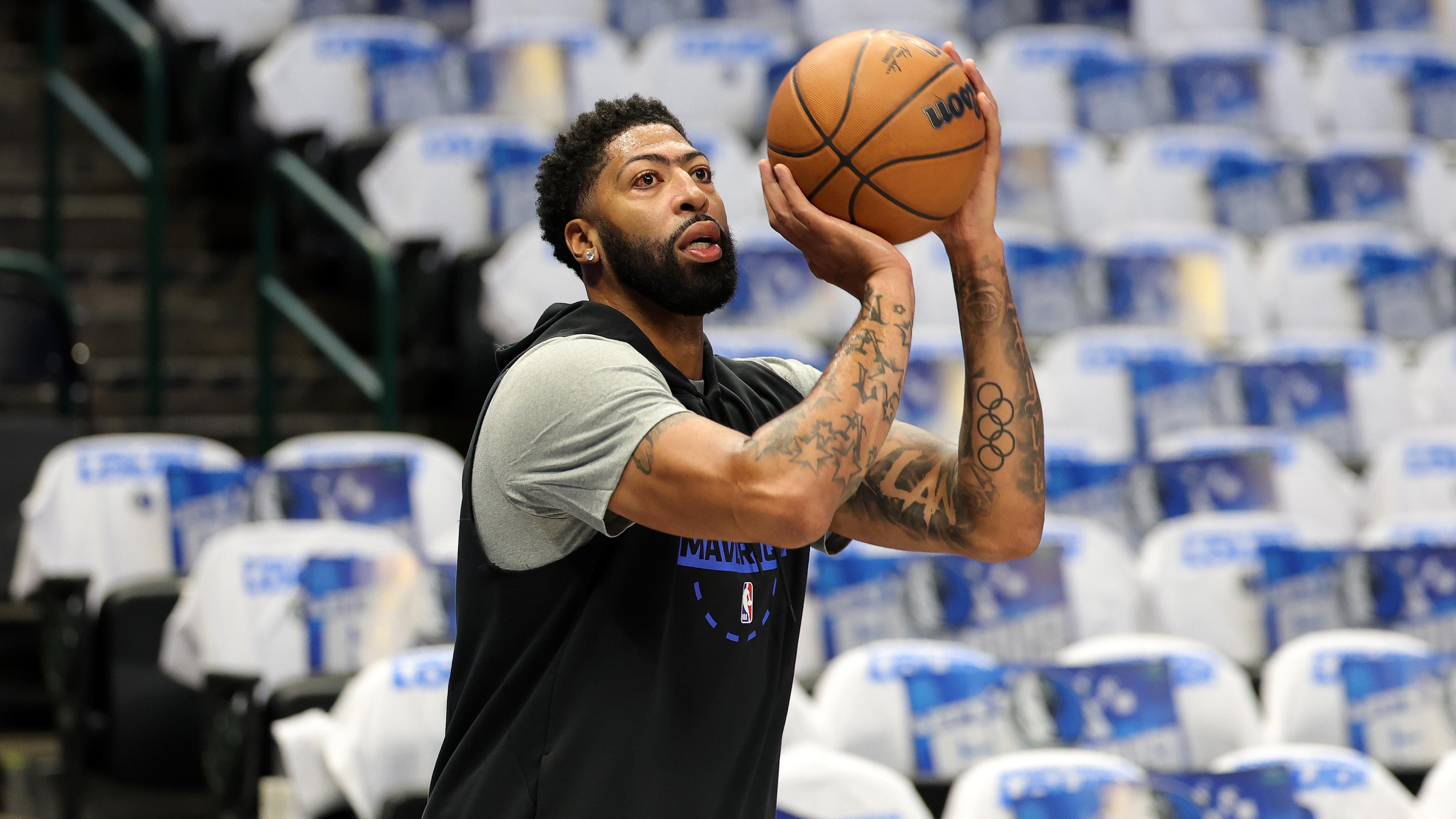 Anthony Davis' Personal Medical Staff Reportedly on Mavs' Payroll, Luka's Wasn't