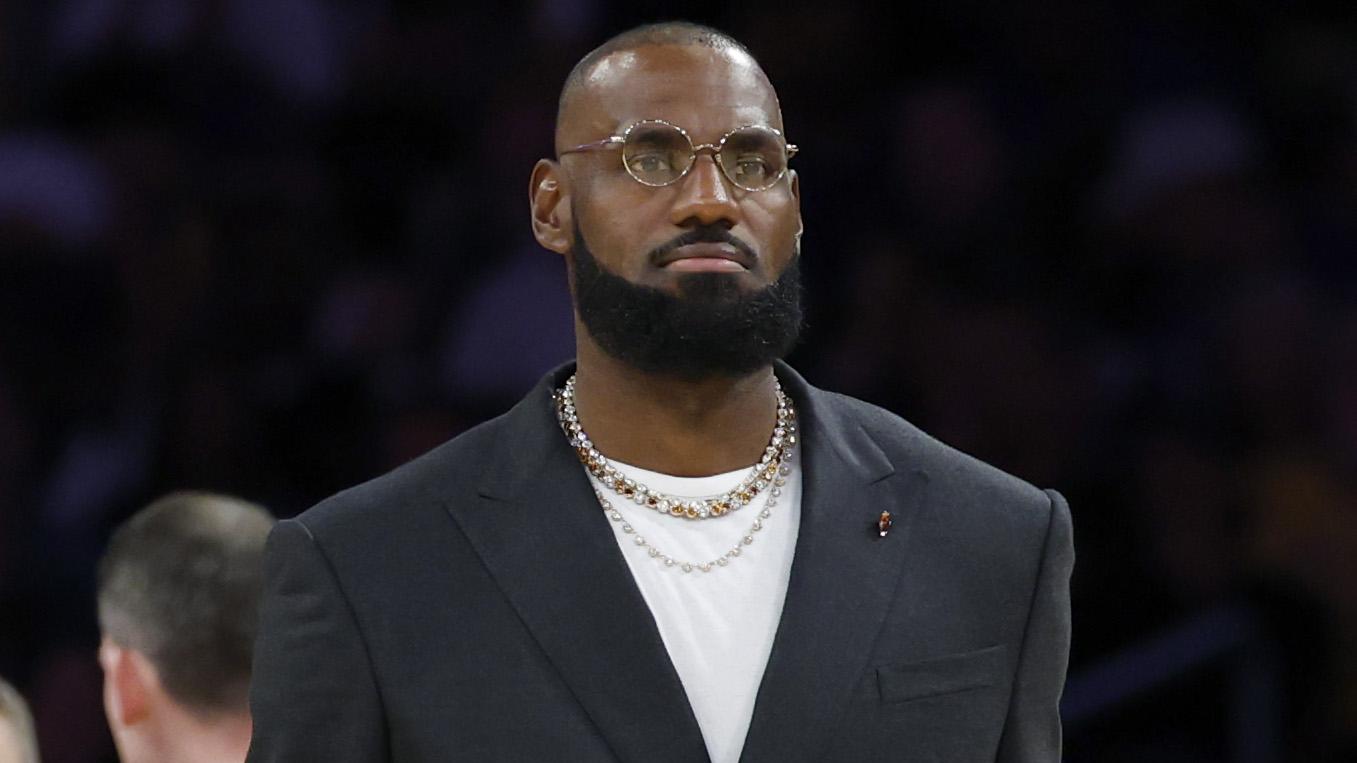 LeBron James Teases Return from Sciatica for Lakers