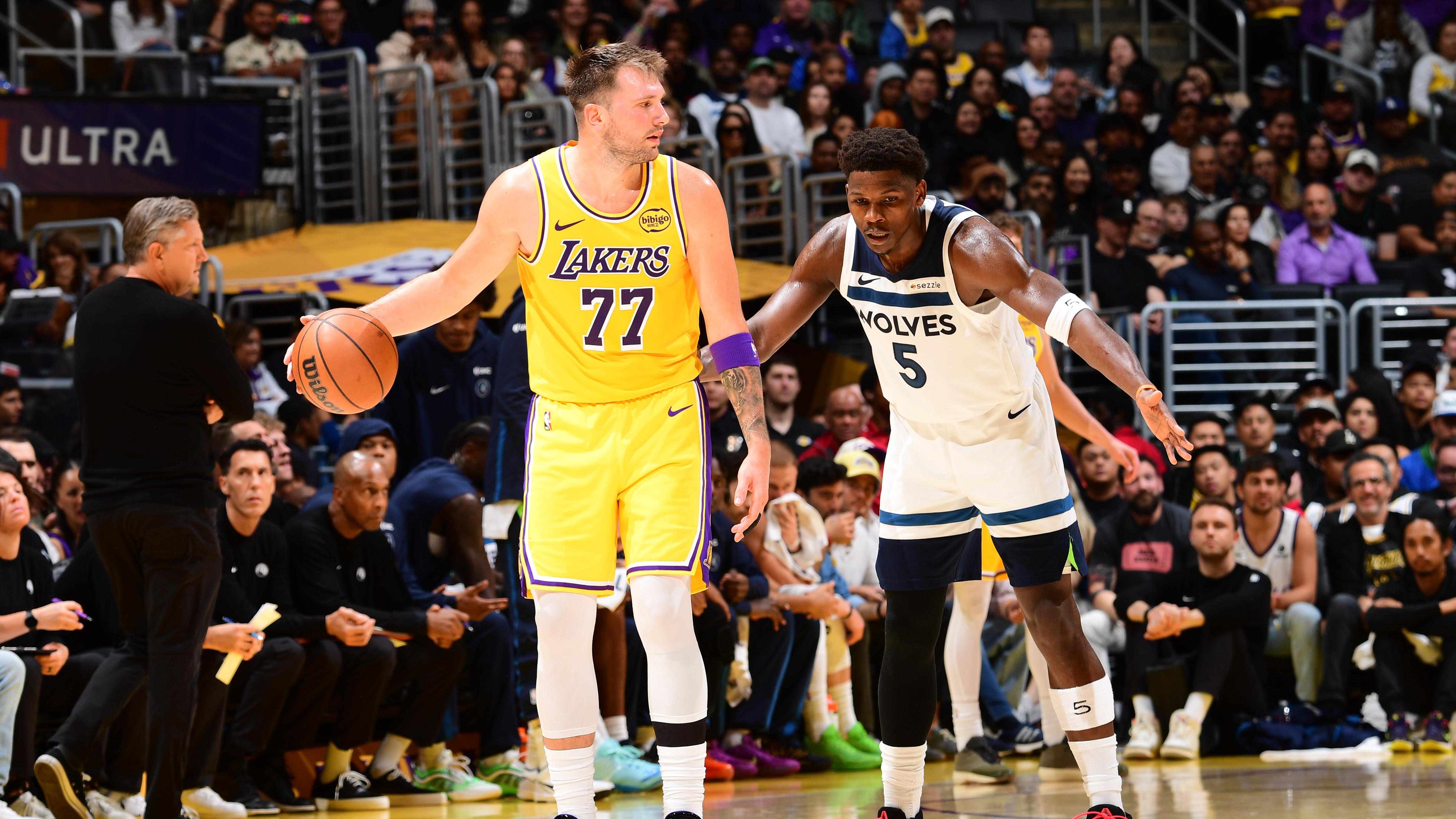 Minnesota TImberwolves v Los Angeles Lakers