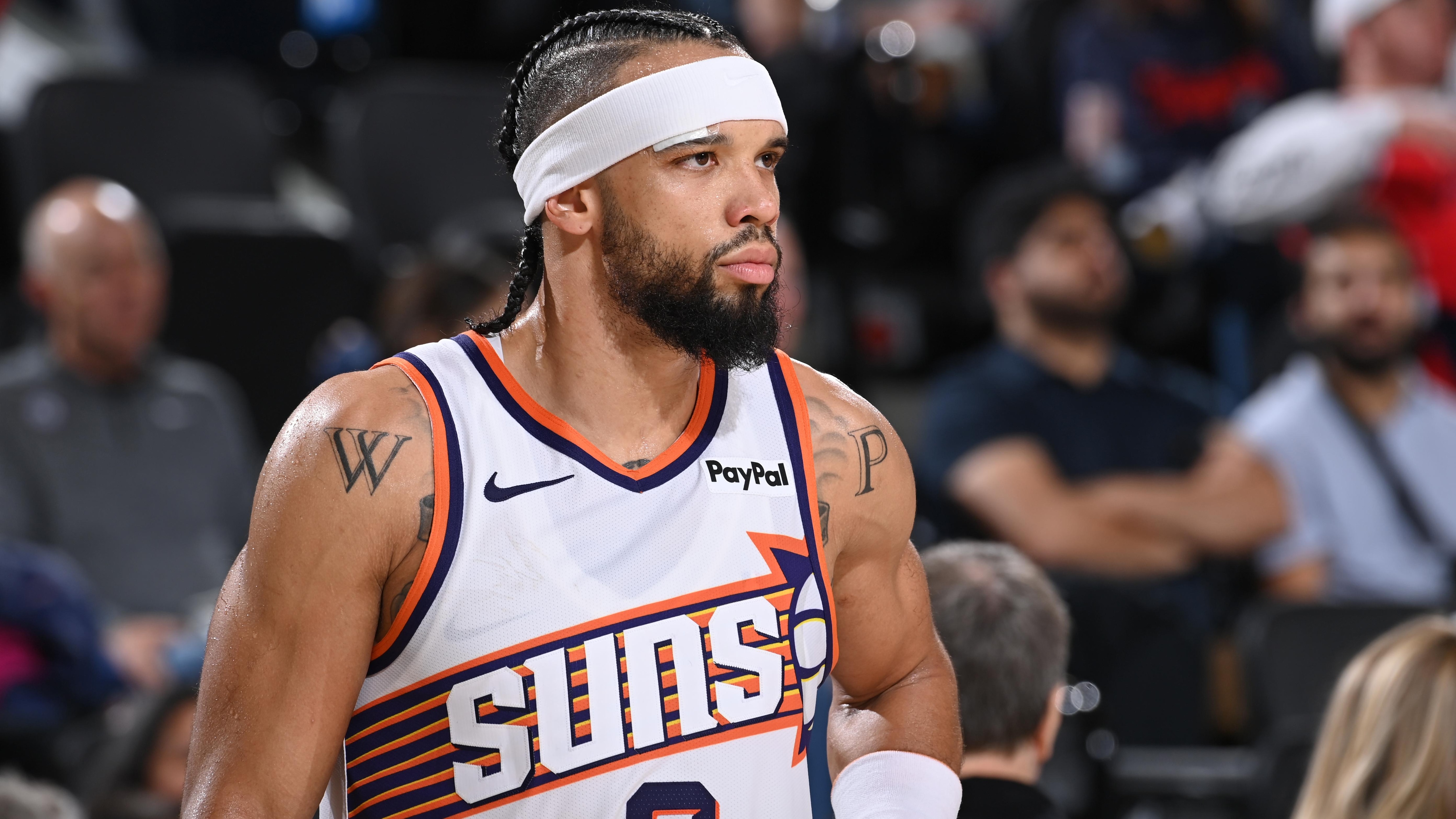 Phoenix Suns v Los Angeles Clippers