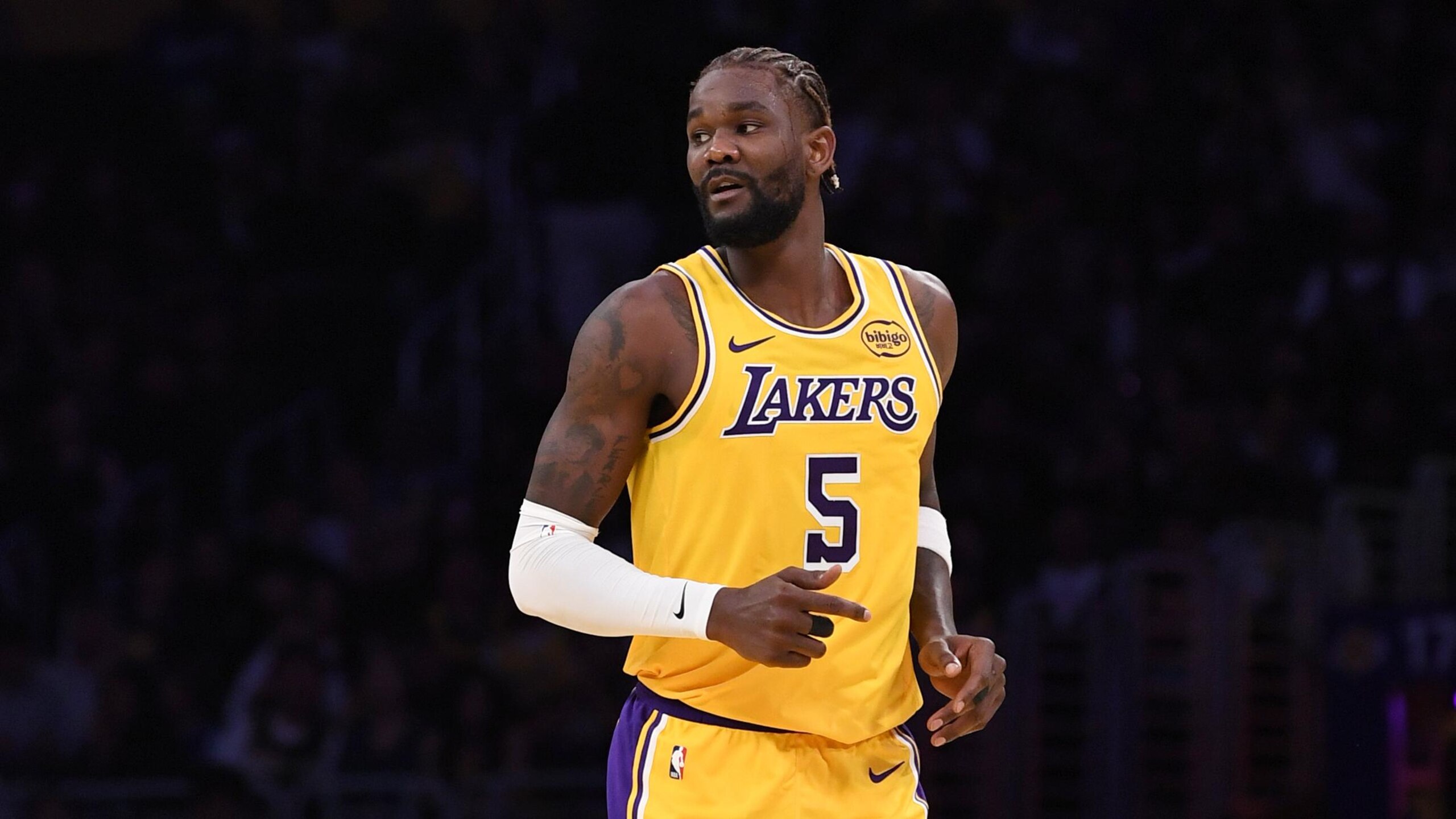 Minnesota TImberwolves v Los Angeles Lakers