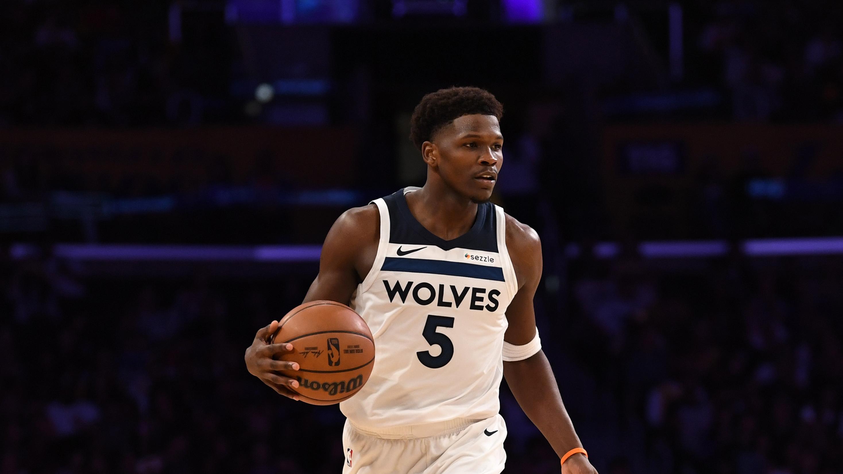 Minnesota TImberwolves v Los Angeles Lakers